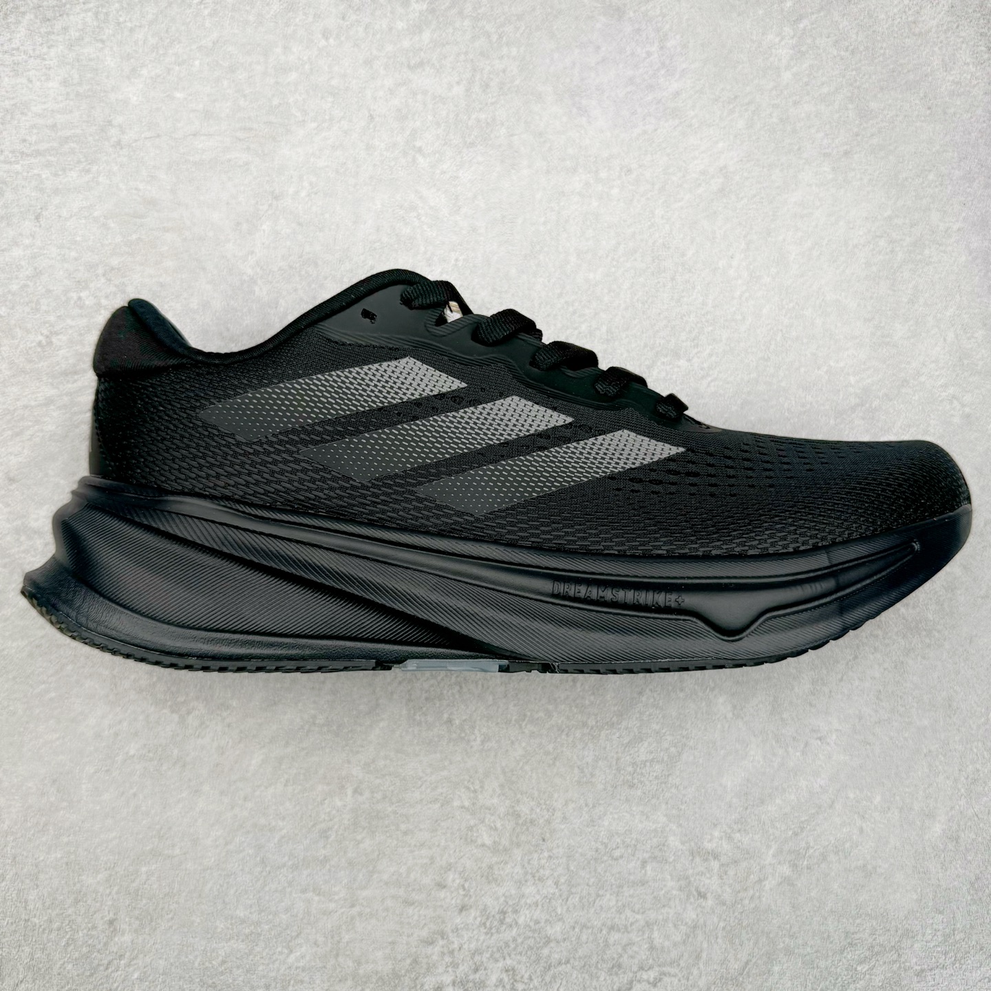 图片[6]-AD Supernova Rise 阿迪全新休闲轻跑鞋 款鞋采用了Dreamstrike+ 中底 将缓冲材质与柔软的织物相结合 以最大限度地减少刺激性摩擦和慢跑后水泡的可能性 在美学方面 Supernova Rise 从自然和生物中汲取灵感 如深色底色和半绿色细节 尺码：36 36.5 37.5 38 38.5 39 40 40.5 41 42 42.5 43 44 44.5 45-选品中心