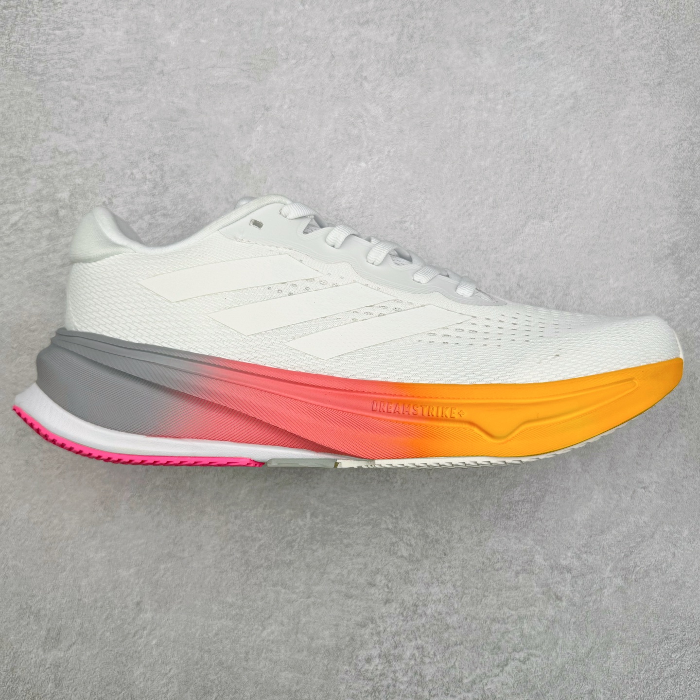 图片[9]-AD Supernova Rise 阿迪全新休闲轻跑鞋 款鞋采用了Dreamstrike+ 中底 将缓冲材质与柔软的织物相结合 以最大限度地减少刺激性摩擦和慢跑后水泡的可能性 在美学方面 Supernova Rise 从自然和生物中汲取灵感 如深色底色和半绿色细节 尺码：36 36.5 37.5 38 38.5 39 40 40.5 41 42 42.5 43 44 44.5 45-选品中心