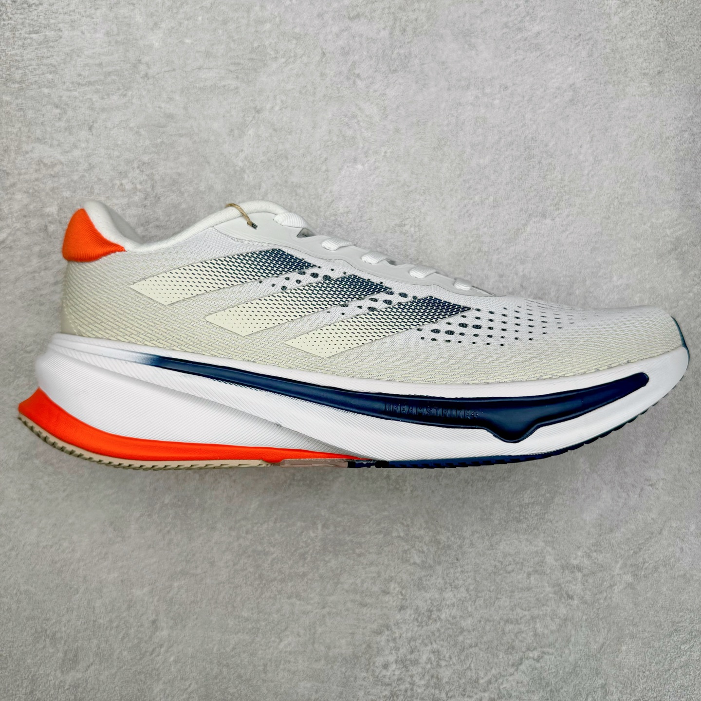 图片[8]-AD Supernova Rise 阿迪全新休闲轻跑鞋 款鞋采用了Dreamstrike+ 中底 将缓冲材质与柔软的织物相结合 以最大限度地减少刺激性摩擦和慢跑后水泡的可能性 在美学方面 Supernova Rise 从自然和生物中汲取灵感 如深色底色和半绿色细节 尺码：36 36.5 37.5 38 38.5 39 40 40.5 41 42 42.5 43 44 44.5 45-选品中心