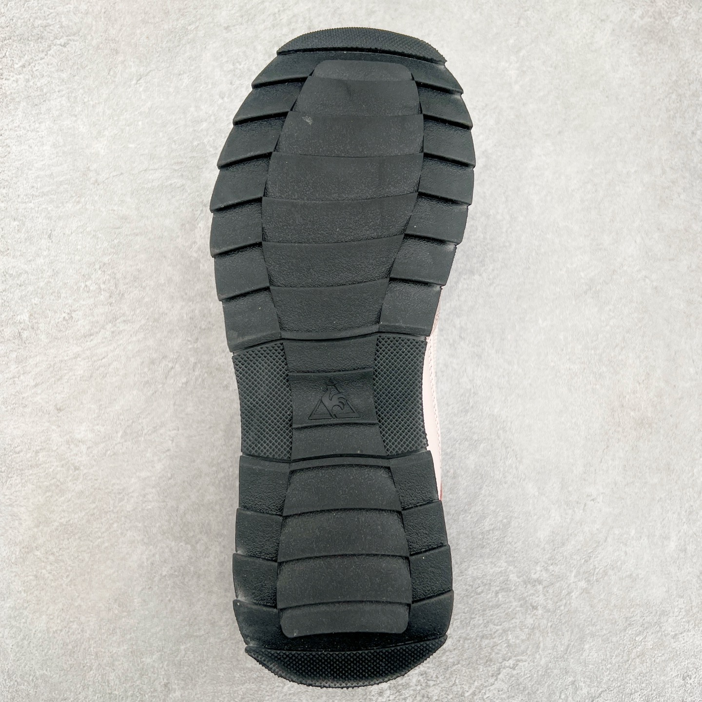 图片[9]-Le Coq Sportif🔺法国公鸡蒙贝利尔经典运动休闲鞋 选用牛皮革面料 搭配反绒皮装饰 高弹性的泡棉中底带来完美的穿着体验 尺码：36 37 38 39 40 41 42 43 44 45-选品中心