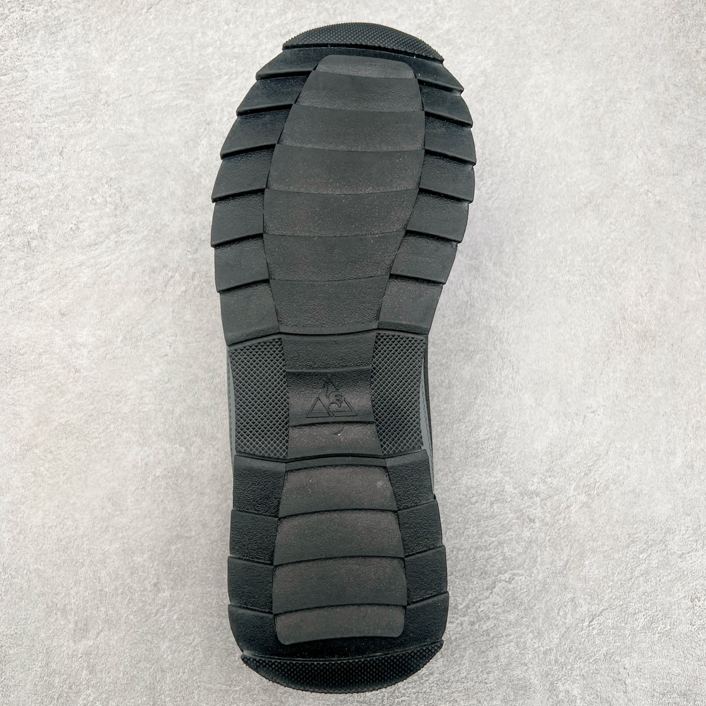 图片[9]-Le Coq Sportif🔺法国公鸡蒙贝利尔经典运动休闲鞋 选用牛皮革面料 搭配反绒皮装饰 高弹性的泡棉中底带来完美的穿着体验 尺码：36 37 38 39 40 41 42 43 44 45-选品中心