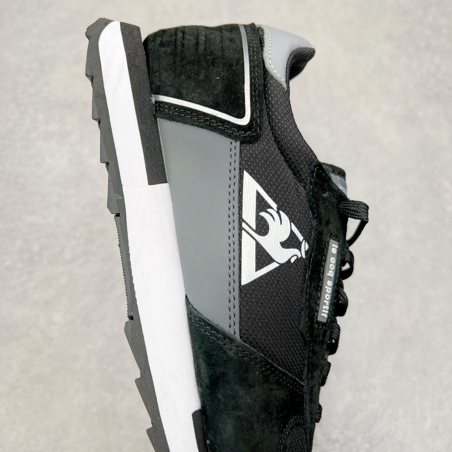 图片[6]-Le Coq Sportif🔺法国公鸡蒙贝利尔经典运动休闲鞋 选用牛皮革面料 搭配反绒皮装饰 高弹性的泡棉中底带来完美的穿着体验 尺码：36 37 38 39 40 41 42 43 44 45-选品中心