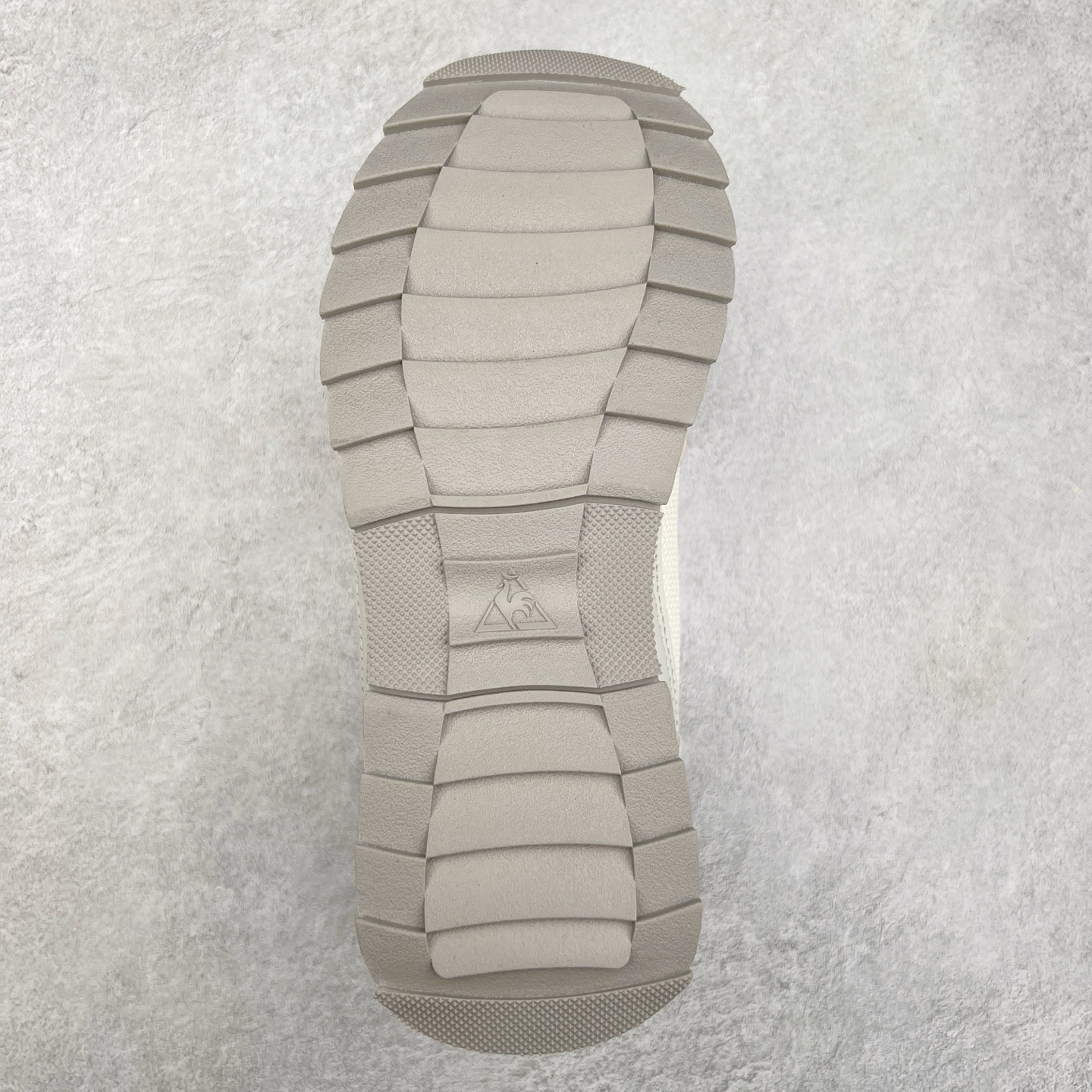 图片[9]-Le Coq Sportif🔺法国公鸡蒙贝利尔经典运动休闲鞋 选用牛皮革面料 搭配反绒皮装饰 高弹性的泡棉中底带来完美的穿着体验 尺码：36 37 38 39 40 41 42 43 44 45-选品中心