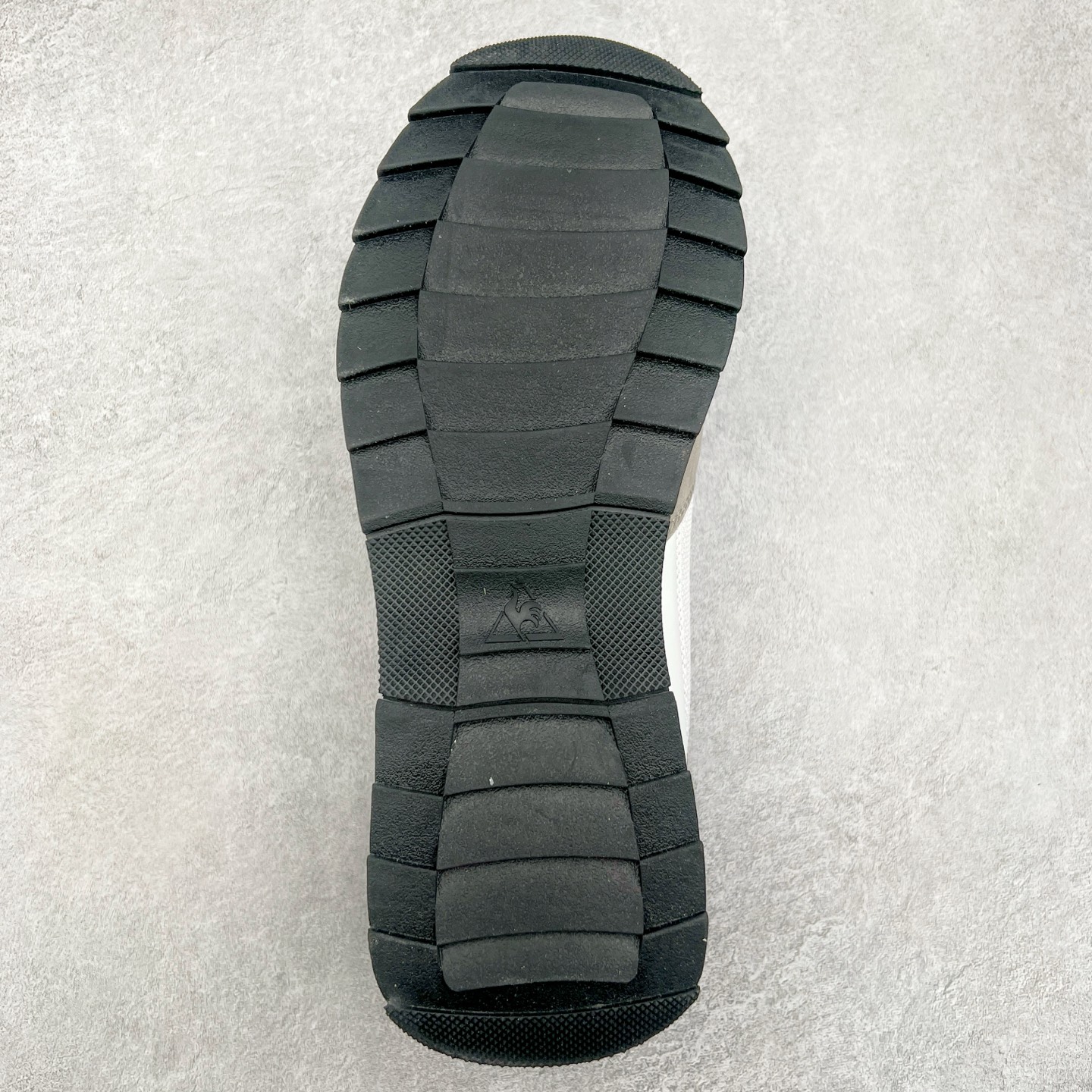 图片[9]-Le Coq Sportif🔺法国公鸡蒙贝利尔经典运动休闲鞋 选用牛皮革面料 搭配反绒皮装饰 高弹性的泡棉中底带来完美的穿着体验 尺码：36 37 38 39 40 41 42 43 44 45-选品中心