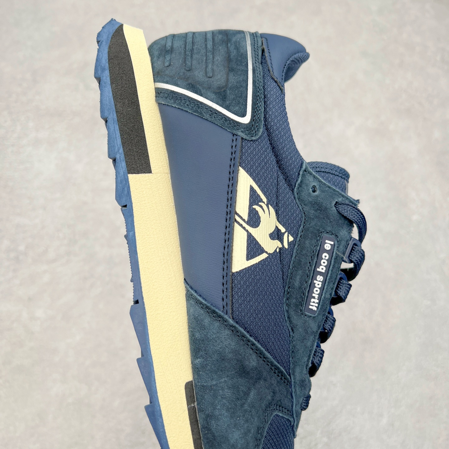 图片[6]-Le Coq Sportif🔺法国公鸡蒙贝利尔经典运动休闲鞋 选用牛皮革面料 搭配反绒皮装饰 高弹性的泡棉中底带来完美的穿着体验 尺码：36 37 38 39 40 41 42 43 44 45-选品中心