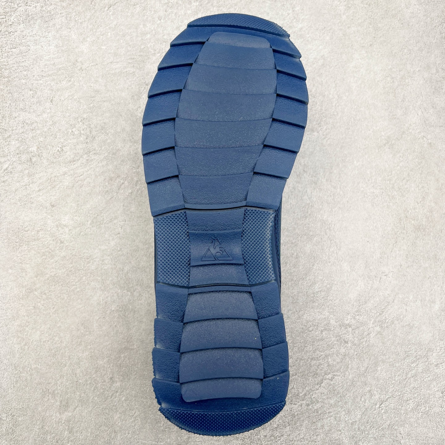 图片[9]-Le Coq Sportif🔺法国公鸡蒙贝利尔经典运动休闲鞋 选用牛皮革面料 搭配反绒皮装饰 高弹性的泡棉中底带来完美的穿着体验 尺码：36 37 38 39 40 41 42 43 44 45-选品中心