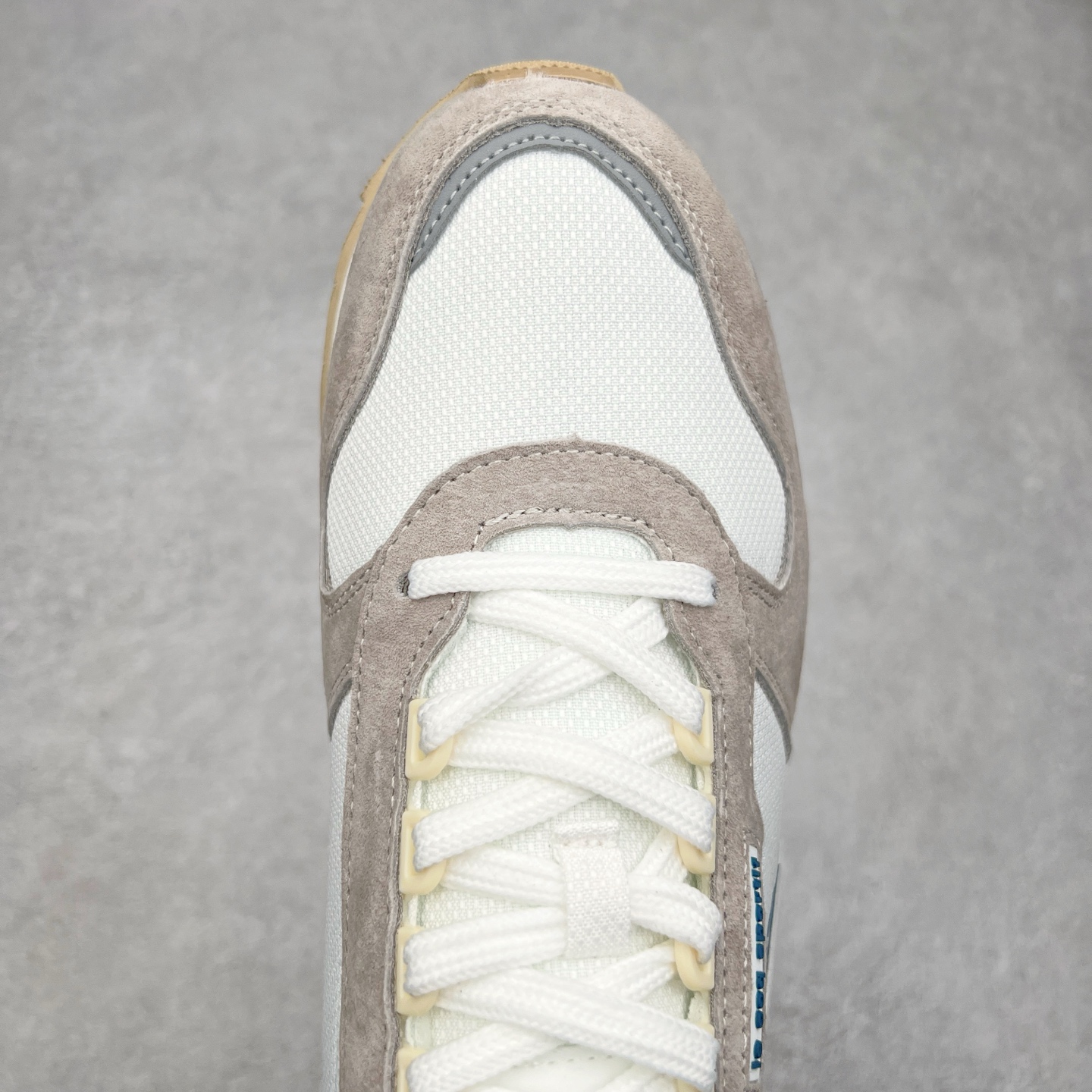 图片[4]-Le Coq Sportif🔺法国公鸡蒙贝利尔经典运动休闲鞋 选用牛皮革面料 搭配反绒皮装饰 高弹性的泡棉中底带来完美的穿着体验 尺码：36 37 38 39 40 41 42 43 44 45-选品中心