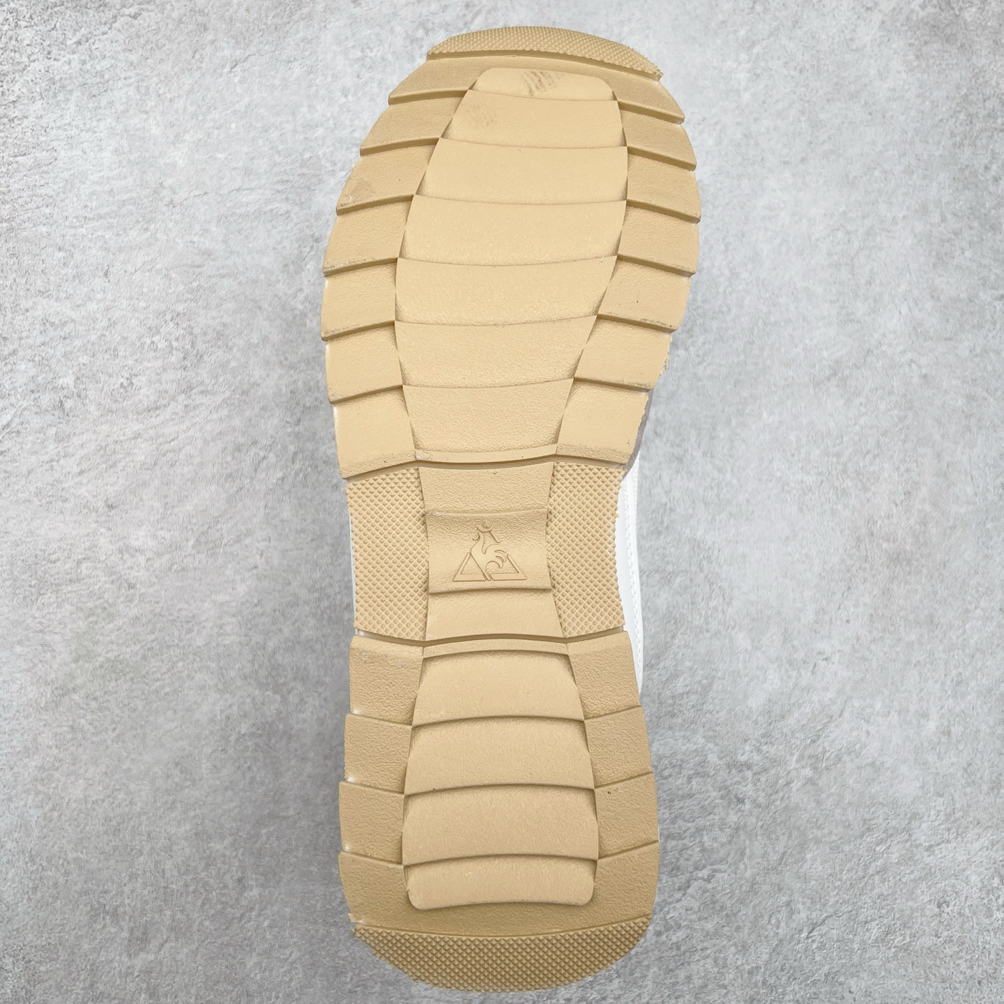 图片[9]-Le Coq Sportif🔺法国公鸡蒙贝利尔经典运动休闲鞋 选用牛皮革面料 搭配反绒皮装饰 高弹性的泡棉中底带来完美的穿着体验 尺码：36 37 38 39 40 41 42 43 44 45-选品中心