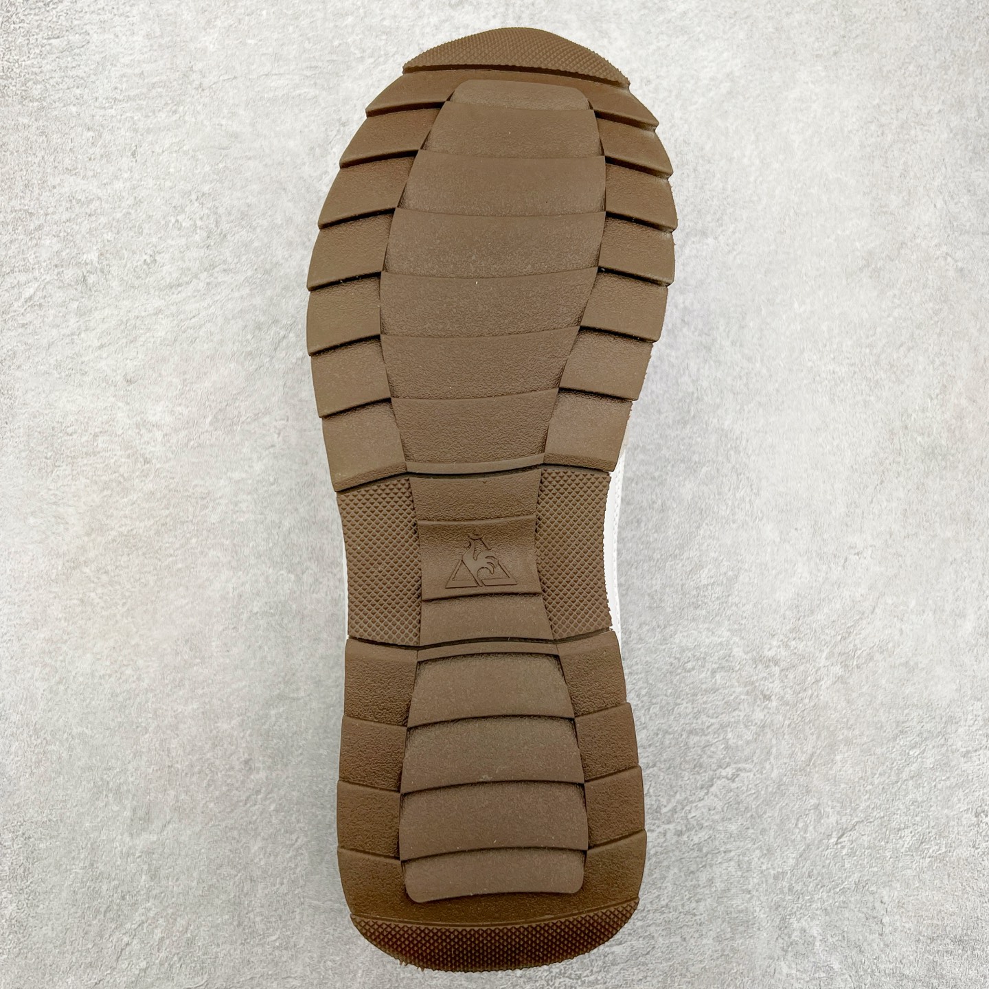 图片[9]-Le Coq Sportif🔺法国公鸡蒙贝利尔经典运动休闲鞋 选用牛皮革面料 搭配反绒皮装饰 高弹性的泡棉中底带来完美的穿着体验 尺码：36 37 38 39 40 41 42 43 44 45-选品中心