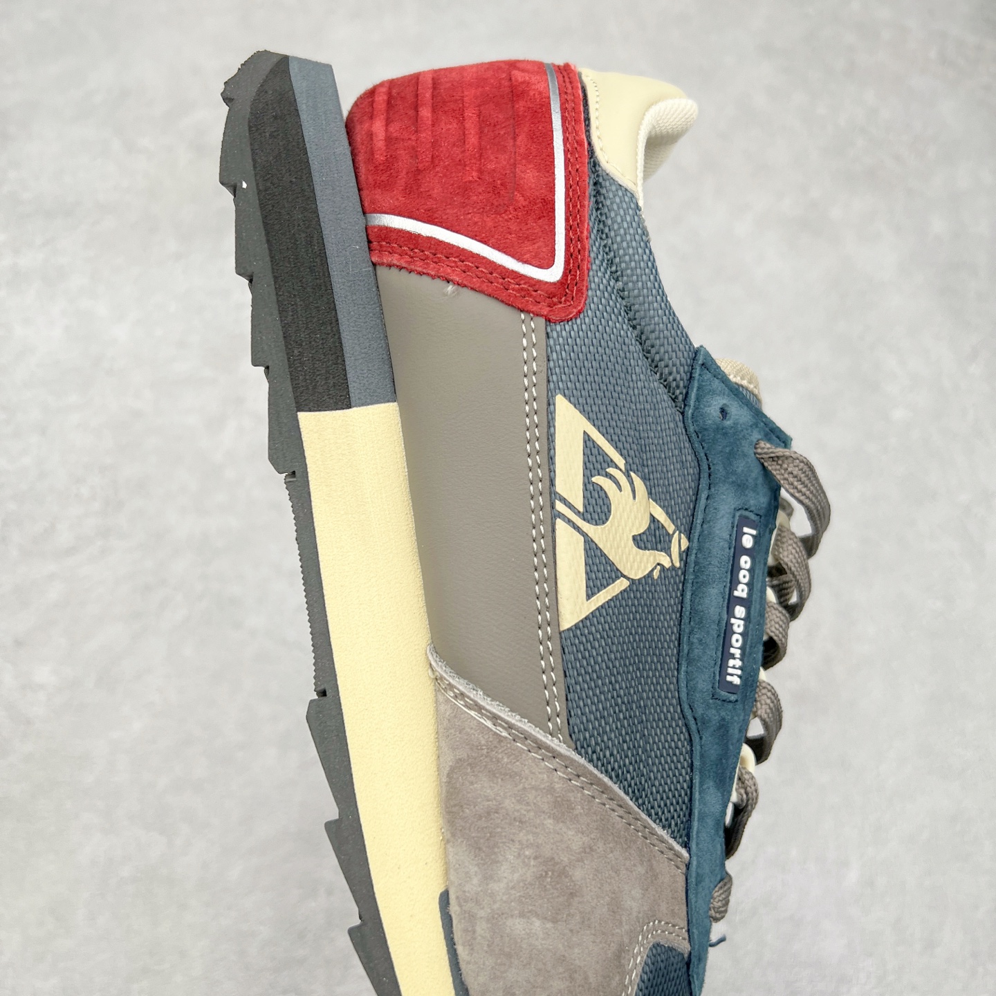 图片[6]-Le Coq Sportif🔺法国公鸡蒙贝利尔经典运动休闲鞋 选用牛皮革面料 搭配反绒皮装饰 高弹性的泡棉中底带来完美的穿着体验 尺码：36 37 38 39 40 41 42 43 44 45-选品中心