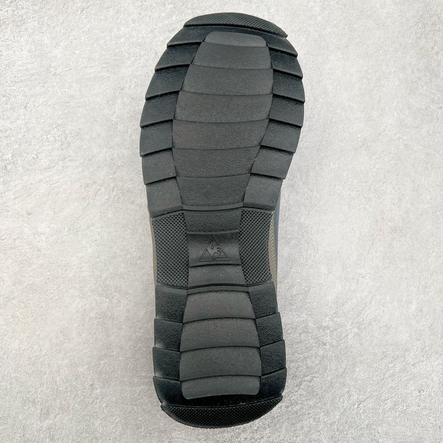 图片[9]-Le Coq Sportif🔺法国公鸡蒙贝利尔经典运动休闲鞋 选用牛皮革面料 搭配反绒皮装饰 高弹性的泡棉中底带来完美的穿着体验 尺码：36 37 38 39 40 41 42 43 44 45-选品中心