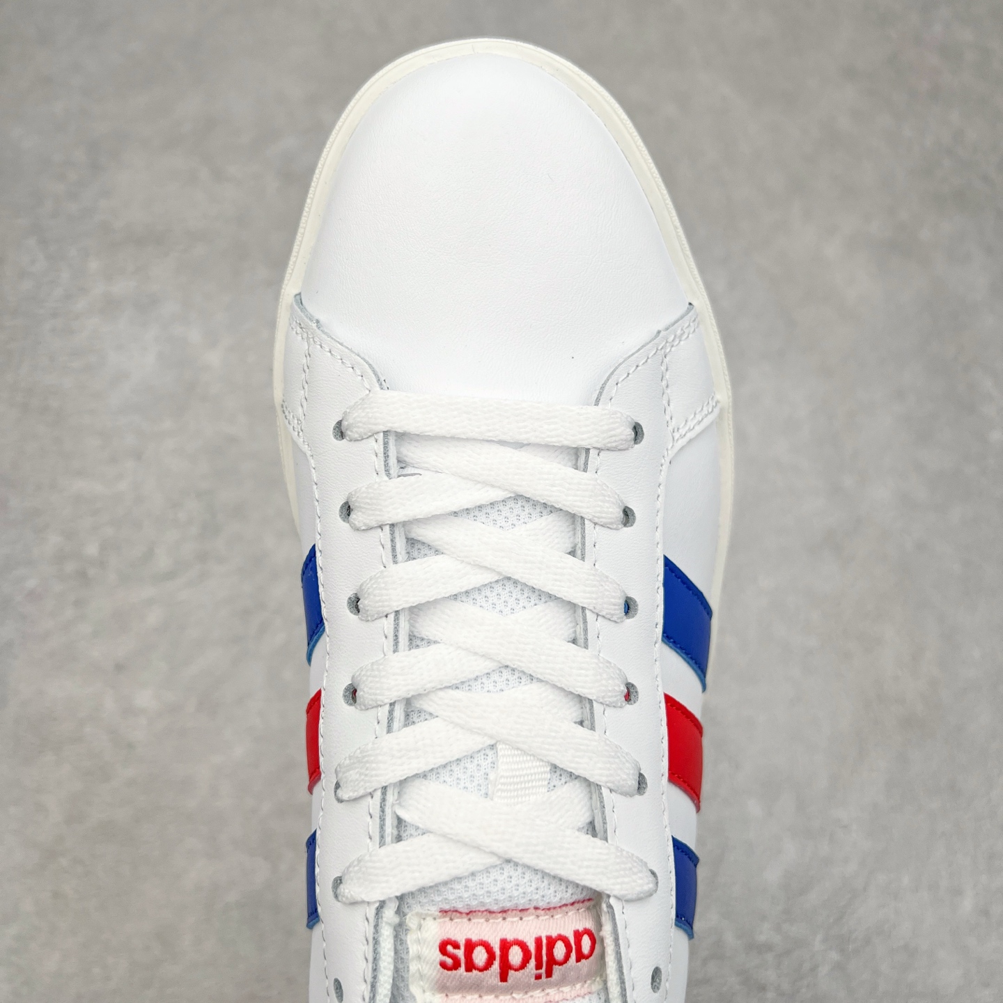 图片[4]-AD Grand Court Base 00s 复古轻便休闲低帮板鞋 GW9252 整双鞋以传统的低帮呈现的清新造型 鞋头优先头层反毛皮 防滑耐磨大底 并且厚度十分可观 相信可以将脚感与增高效果双双拿捏 尺码：36 36.5 37 38 38.5 39 40 40.5 41 42 42.5 43 44 45-选品中心