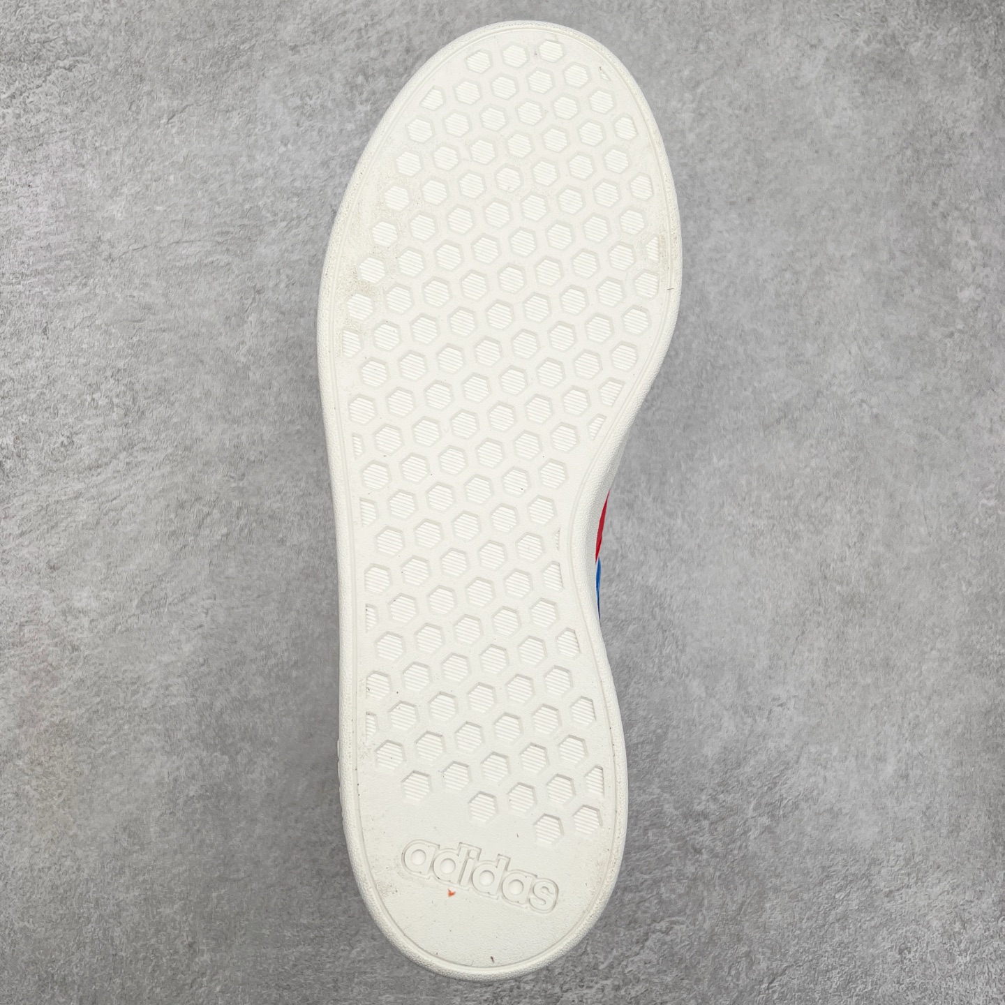 图片[9]-AD Grand Court Base 00s 复古轻便休闲低帮板鞋 GW9252 整双鞋以传统的低帮呈现的清新造型 鞋头优先头层反毛皮 防滑耐磨大底 并且厚度十分可观 相信可以将脚感与增高效果双双拿捏 尺码：36 36.5 37 38 38.5 39 40 40.5 41 42 42.5 43 44 45-选品中心