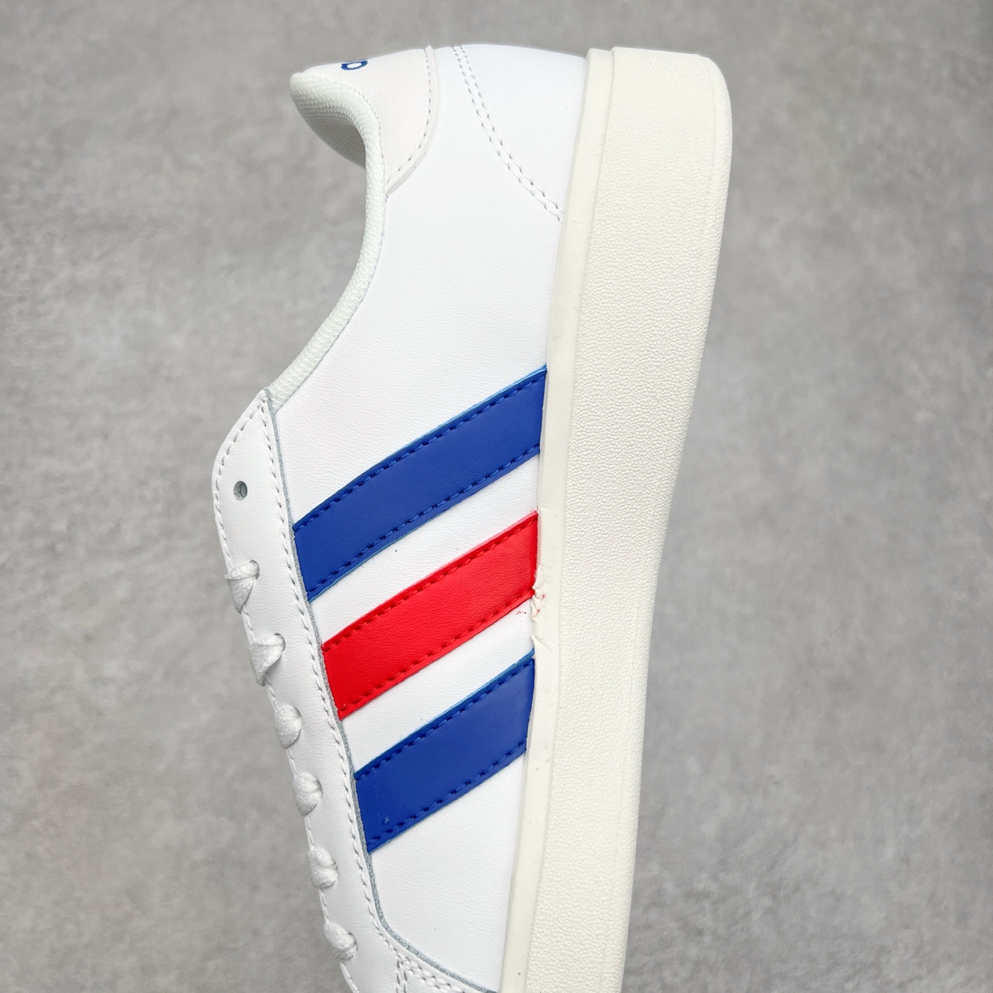 图片[7]-AD Grand Court Base 00s 复古轻便休闲低帮板鞋 GW9252 整双鞋以传统的低帮呈现的清新造型 鞋头优先头层反毛皮 防滑耐磨大底 并且厚度十分可观 相信可以将脚感与增高效果双双拿捏 尺码：36 36.5 37 38 38.5 39 40 40.5 41 42 42.5 43 44 45-选品中心