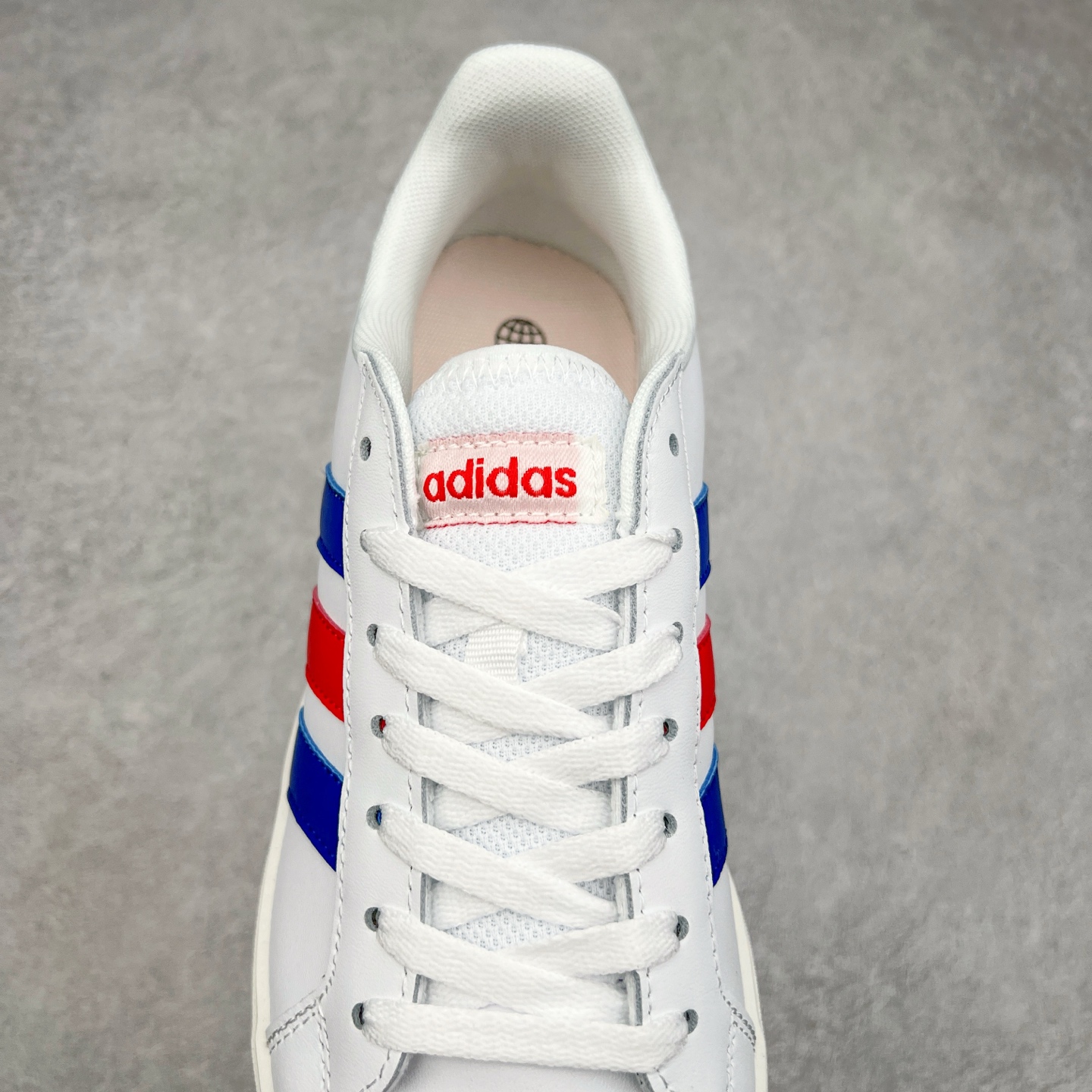 图片[5]-AD Grand Court Base 00s 复古轻便休闲低帮板鞋 GW9252 整双鞋以传统的低帮呈现的清新造型 鞋头优先头层反毛皮 防滑耐磨大底 并且厚度十分可观 相信可以将脚感与增高效果双双拿捏 尺码：36 36.5 37 38 38.5 39 40 40.5 41 42 42.5 43 44 45-选品中心