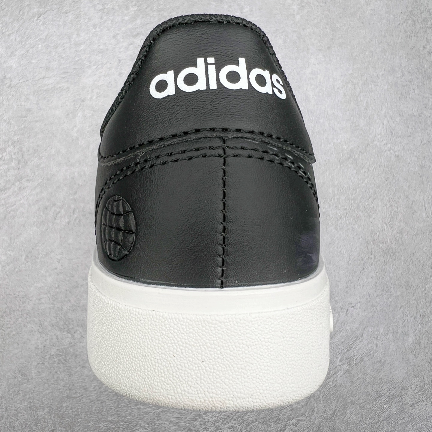 图片[8]-AD Grand Court Base 00s 复古轻便休闲低帮板鞋 GW9251 整双鞋以传统的低帮呈现的清新造型 鞋头优先头层反毛皮 防滑耐磨大底 并且厚度十分可观 相信可以将脚感与增高效果双双拿捏 尺码：36 36.5 37 38 38.5 39 40 40.5 41 42 42.5 43 44 45-选品中心