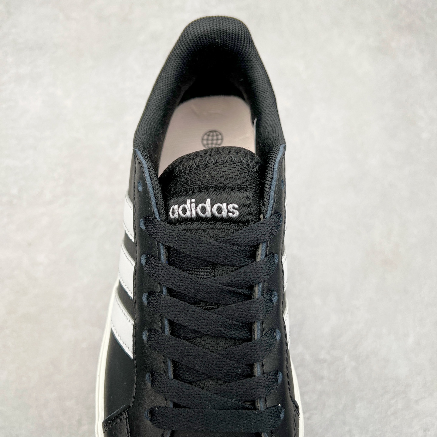 图片[5]-AD Grand Court Base 00s 复古轻便休闲低帮板鞋 GW9251 整双鞋以传统的低帮呈现的清新造型 鞋头优先头层反毛皮 防滑耐磨大底 并且厚度十分可观 相信可以将脚感与增高效果双双拿捏 尺码：36 36.5 37 38 38.5 39 40 40.5 41 42 42.5 43 44 45-选品中心