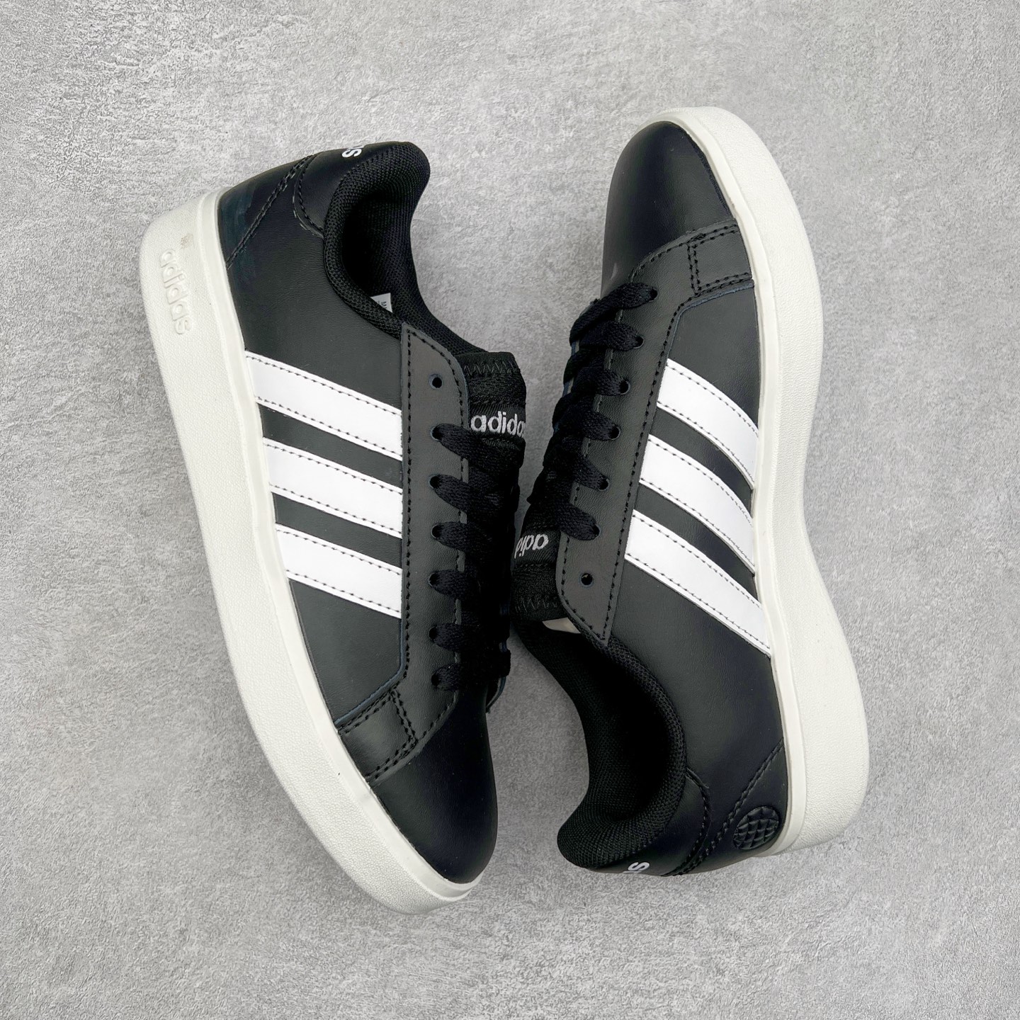 图片[3]-AD Grand Court Base 00s 复古轻便休闲低帮板鞋 GW9251 整双鞋以传统的低帮呈现的清新造型 鞋头优先头层反毛皮 防滑耐磨大底 并且厚度十分可观 相信可以将脚感与增高效果双双拿捏 尺码：36 36.5 37 38 38.5 39 40 40.5 41 42 42.5 43 44 45-选品中心