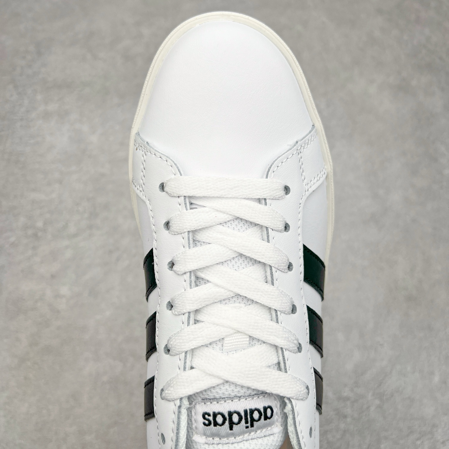 图片[4]-AD Grand Court Base 00s 复古轻便休闲低帮板鞋 GW9250 整双鞋以传统的低帮呈现的清新造型 鞋头优先头层反毛皮 防滑耐磨大底 并且厚度十分可观 相信可以将脚感与增高效果双双拿捏 尺码：36 36.5 37 38 38.5 39 40 40.5 41 42 42.5 43 44 45-选品中心