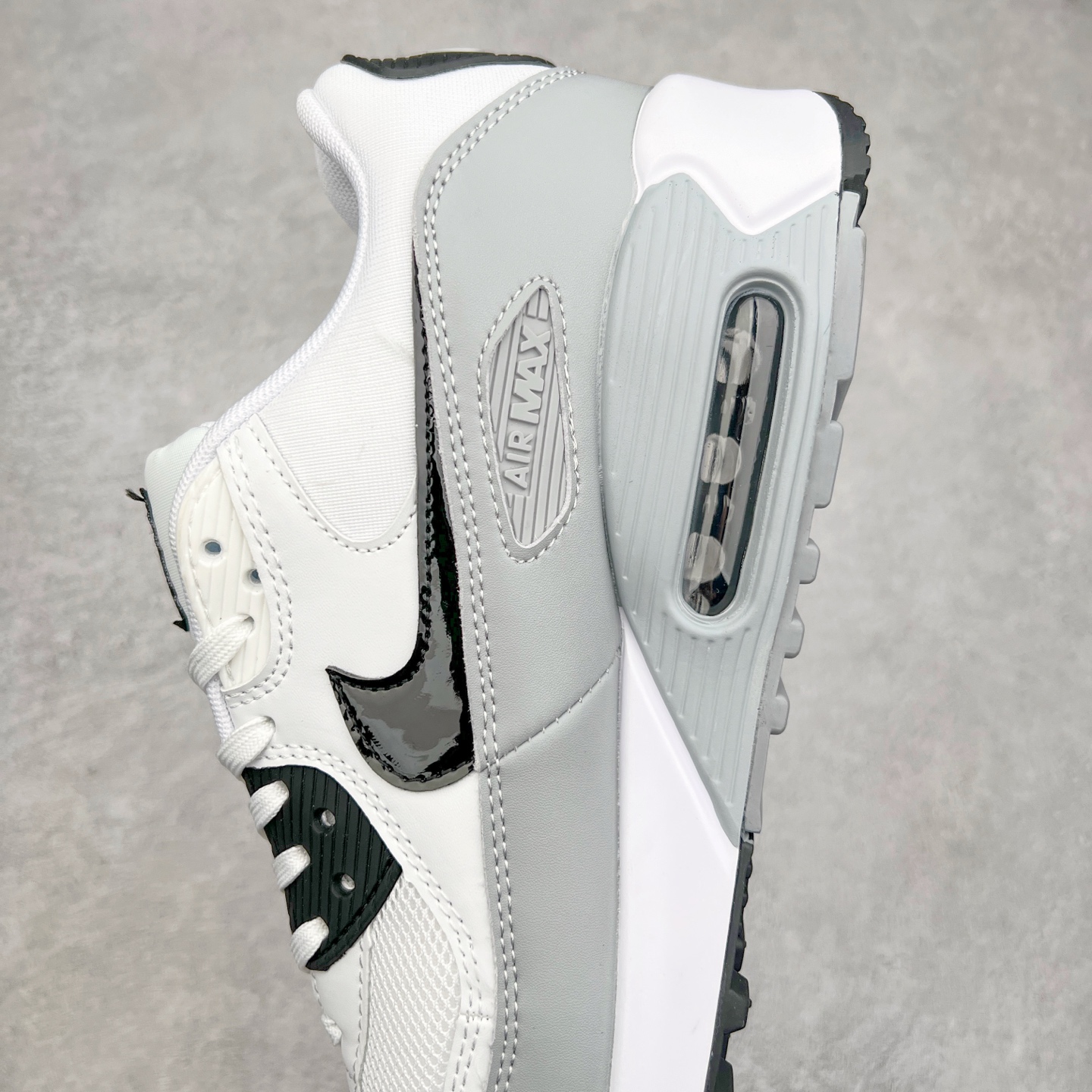 图片[7]-＃MX版 NK Air MAX 90 气垫复古减震跑步鞋 616730-111 经典重温 独家陆续补货 外单专供大厂出品 品质稳定 一百余色 终端操作 Air Max 90于1990年推出 来自Air Max系列 在Air Max 1的基础上改进而得 增加了气垫面积 外型上也更为流线 最特別的就是加入了菱纹塑胶嵌板 为Air Max 90增添了许多潮流气息 皮革鞋面 造就出色耐穿性和支撑力 Max Air缓震配置搭配泡棉中底 令Air Max 90轻盈而舒适 华夫格橡胶外底 铸就Air Max 90非凡的抓地力 而Air Max 90不仅是一双跑鞋 它成功跨越了时间的演进 成为了球鞋文化与潮流圈中最熟为人知的鞋款之一 尺码：36 36.5 37.5 38 38.5 39 40 40.5 41 42 42.5 43 44 44.5 45-选品中心