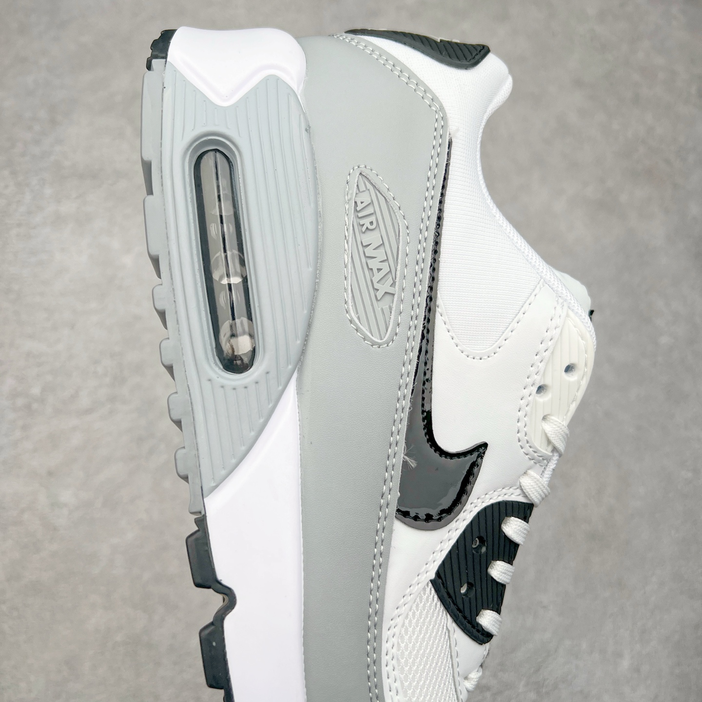 图片[6]-＃MX版 NK Air MAX 90 气垫复古减震跑步鞋 616730-111 经典重温 独家陆续补货 外单专供大厂出品 品质稳定 一百余色 终端操作 Air Max 90于1990年推出 来自Air Max系列 在Air Max 1的基础上改进而得 增加了气垫面积 外型上也更为流线 最特別的就是加入了菱纹塑胶嵌板 为Air Max 90增添了许多潮流气息 皮革鞋面 造就出色耐穿性和支撑力 Max Air缓震配置搭配泡棉中底 令Air Max 90轻盈而舒适 华夫格橡胶外底 铸就Air Max 90非凡的抓地力 而Air Max 90不仅是一双跑鞋 它成功跨越了时间的演进 成为了球鞋文化与潮流圈中最熟为人知的鞋款之一 尺码：36 36.5 37.5 38 38.5 39 40 40.5 41 42 42.5 43 44 44.5 45-选品中心