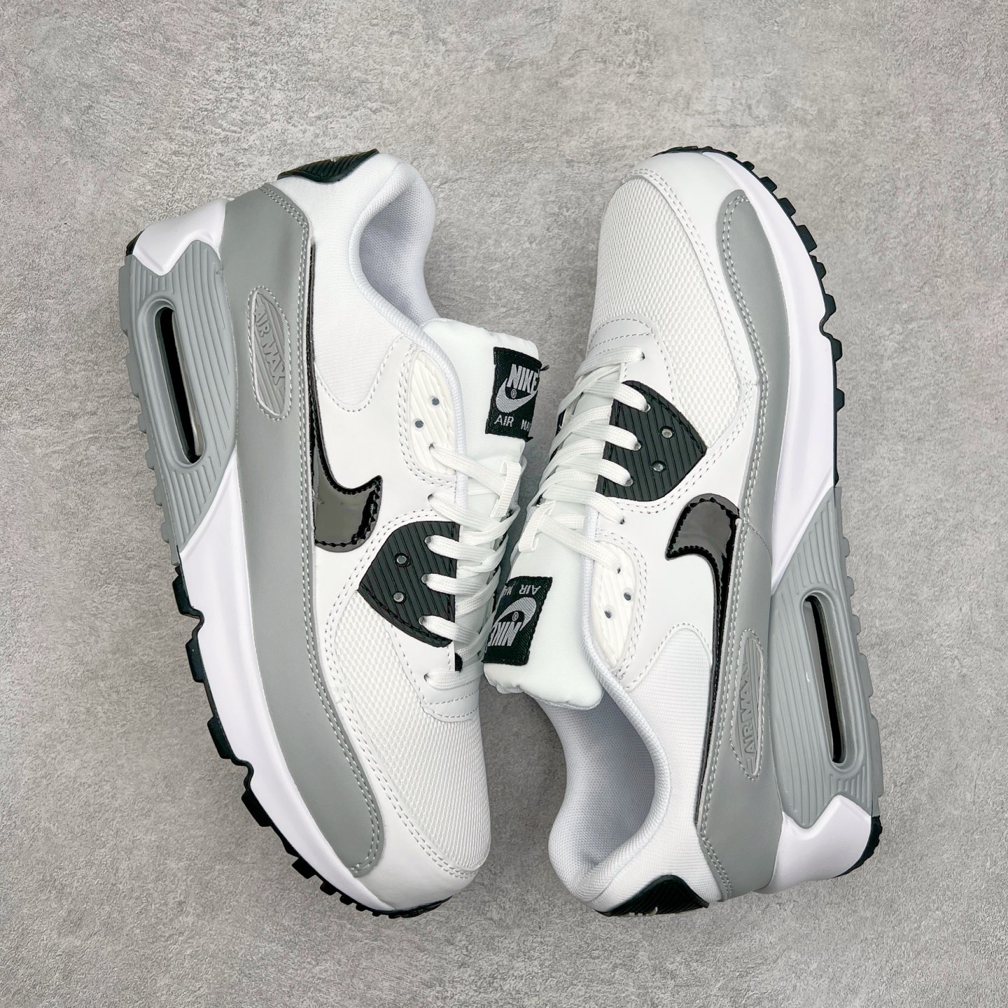 图片[3]-＃MX版 NK Air MAX 90 气垫复古减震跑步鞋 616730-111 经典重温 独家陆续补货 外单专供大厂出品 品质稳定 一百余色 终端操作 Air Max 90于1990年推出 来自Air Max系列 在Air Max 1的基础上改进而得 增加了气垫面积 外型上也更为流线 最特別的就是加入了菱纹塑胶嵌板 为Air Max 90增添了许多潮流气息 皮革鞋面 造就出色耐穿性和支撑力 Max Air缓震配置搭配泡棉中底 令Air Max 90轻盈而舒适 华夫格橡胶外底 铸就Air Max 90非凡的抓地力 而Air Max 90不仅是一双跑鞋 它成功跨越了时间的演进 成为了球鞋文化与潮流圈中最熟为人知的鞋款之一 尺码：36 36.5 37.5 38 38.5 39 40 40.5 41 42 42.5 43 44 44.5 45-选品中心