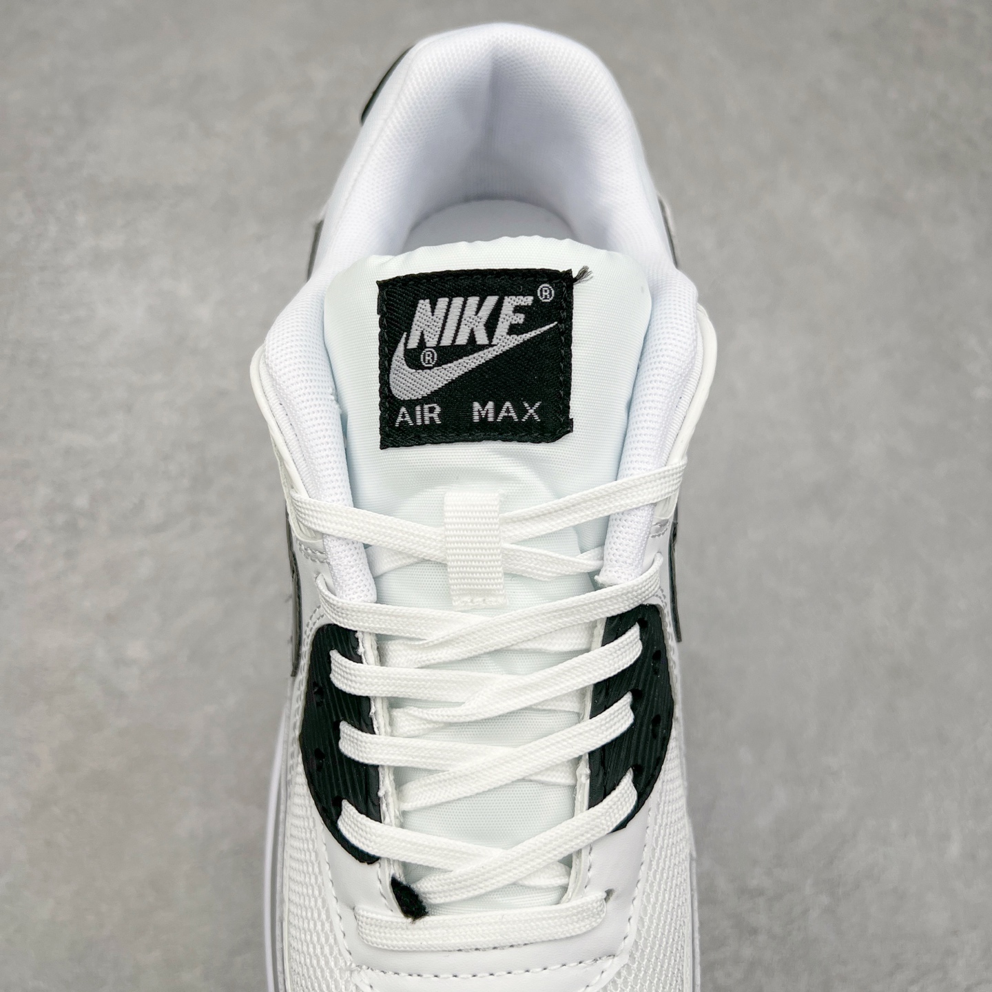 图片[5]-＃MX版 NK Air MAX 90 气垫复古减震跑步鞋 616730-111 经典重温 独家陆续补货 外单专供大厂出品 品质稳定 一百余色 终端操作 Air Max 90于1990年推出 来自Air Max系列 在Air Max 1的基础上改进而得 增加了气垫面积 外型上也更为流线 最特別的就是加入了菱纹塑胶嵌板 为Air Max 90增添了许多潮流气息 皮革鞋面 造就出色耐穿性和支撑力 Max Air缓震配置搭配泡棉中底 令Air Max 90轻盈而舒适 华夫格橡胶外底 铸就Air Max 90非凡的抓地力 而Air Max 90不仅是一双跑鞋 它成功跨越了时间的演进 成为了球鞋文化与潮流圈中最熟为人知的鞋款之一 尺码：36 36.5 37.5 38 38.5 39 40 40.5 41 42 42.5 43 44 44.5 45-选品中心