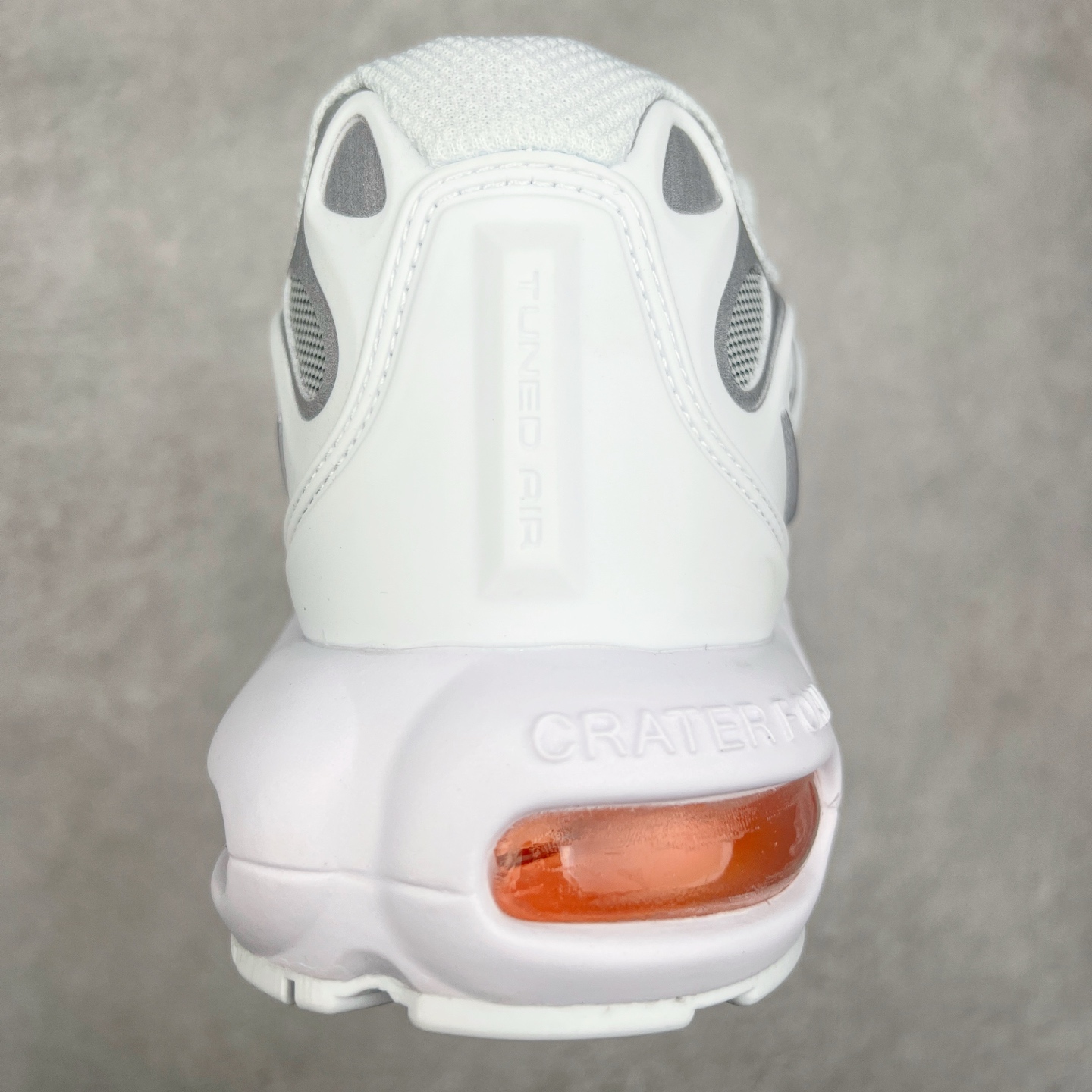 图片[8]-＃MX NK Air Max Plus Drift 复古气垫跑鞋 FD4748-004 中底造型大部分保留，仅在前段追加了加固上翻 鞋面的经典轮廓得以重塑 带来更契合现代审美的外观 整双鞋采用撞色妆点 鞋面采用网眼布和皮革材质打造 鞋舌处带有 3M 反光科技 鞋垫处和鞋后跟印有 “TN” 字样 彰显鞋款身份 配置方面中底搭载 Air Max 科技 保证了日常穿着的缓震性 尺码：36 36.5 37.5 38 38.5 39 40 40.5 41 42 42.5 43 44 44.5 45-选品中心