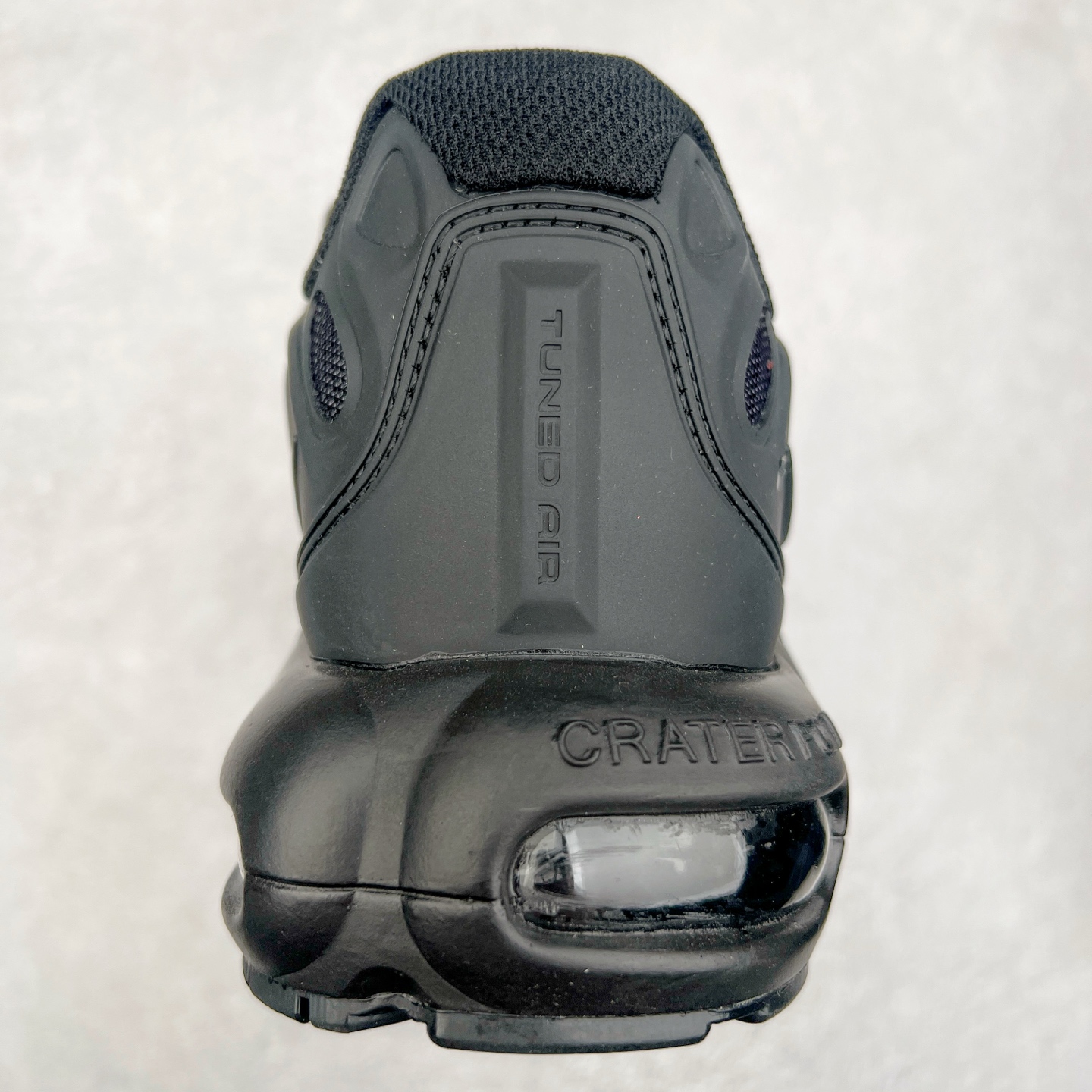 图片[8]-＃MX NK Air Max Plus Drift 复古气垫跑鞋 FD4748-001 中底造型大部分保留，仅在前段追加了加固上翻 鞋面的经典轮廓得以重塑 带来更契合现代审美的外观 整双鞋采用撞色妆点 鞋面采用网眼布和皮革材质打造 鞋舌处带有 3M 反光科技 鞋垫处和鞋后跟印有 “TN” 字样 彰显鞋款身份 配置方面中底搭载 Air Max 科技 保证了日常穿着的缓震性 尺码：36 36.5 37.5 38 38.5 39 40 40.5 41 42 42.5 43 44 44.5 45-选品中心