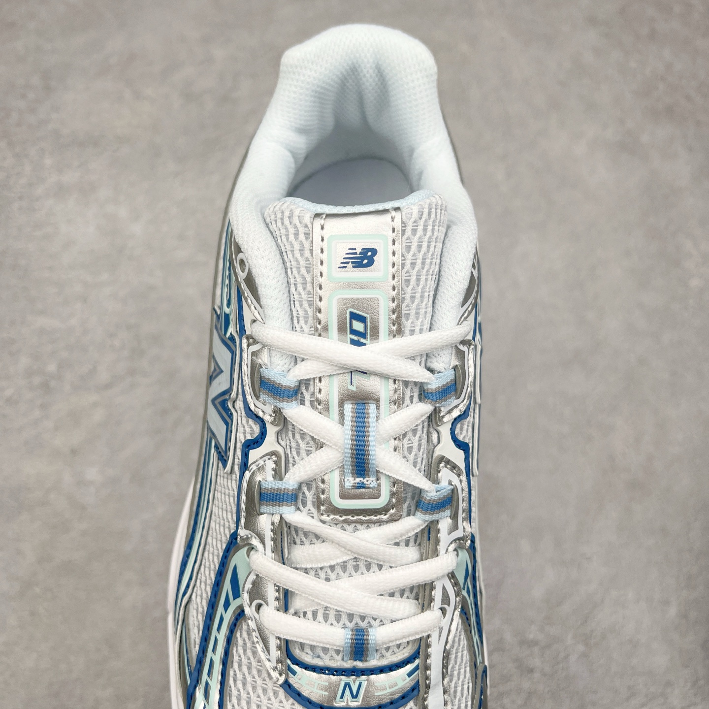 图片[5]-＃福利特价 New Balance MR740 NB新百伦系列复古老爹风休闲运动慢跑鞋 采用轻质牛剖革拼接透气网眼衬垫织物鞋面材质 T-Beam大底提供足步弓支撑 保持步态稳定#后跟搭载外露缓震胶 鞋身整体以各种深浅不一的灰色覆盖 鞋头以淡蓝色调装饰，网眼衬垫通过不规律的色块实现做旧的美感 泛黄的鞋底更是进一步增添了复古气息 尺码：36 37 37.5 38 38.5 39.5 40 40.5 41.5 42 42.5 43 44 45-选品中心