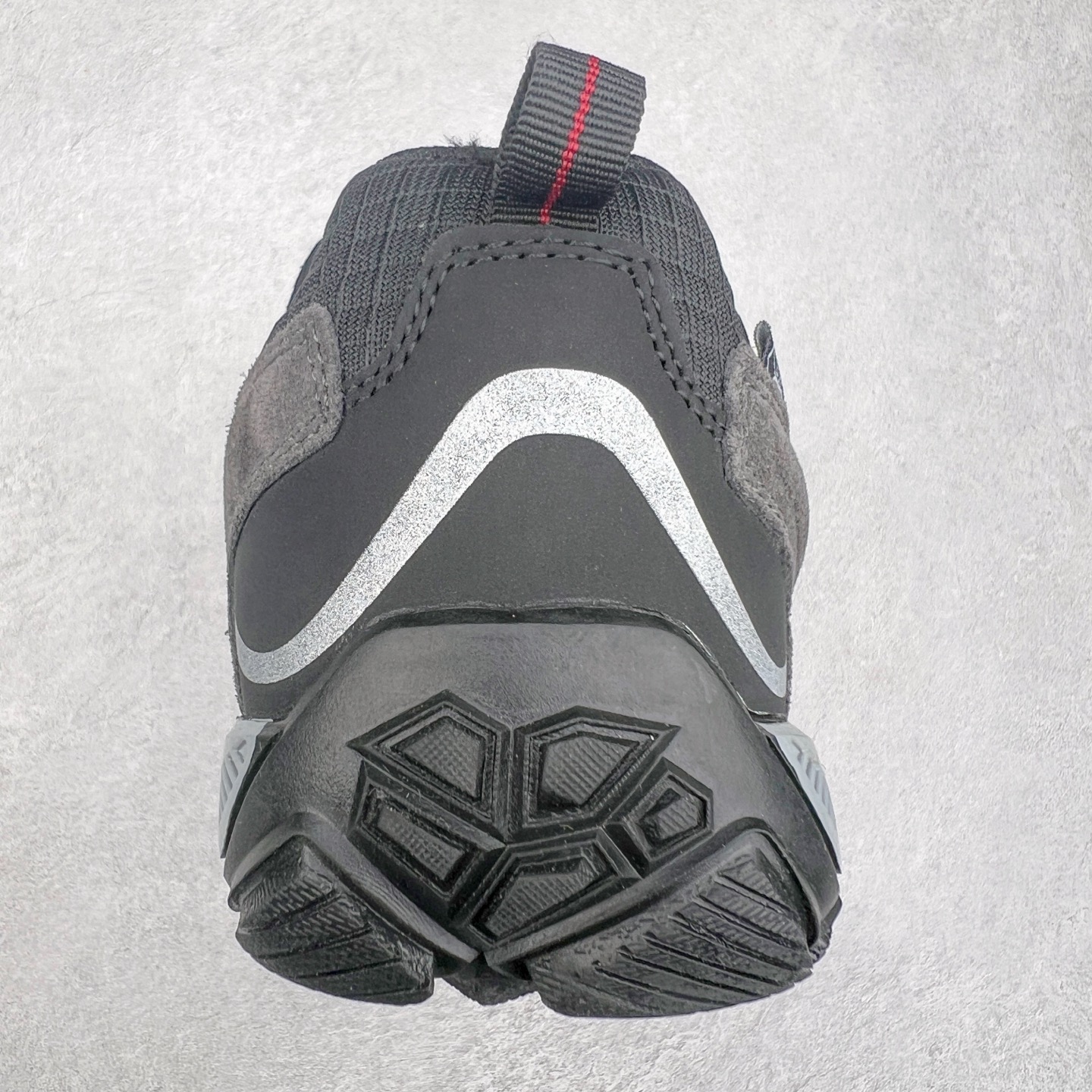 图片[8]-The North Face 北面 乐斯菲斯户外运动休闲登山鞋越野徒步鞋 广东大厂品质 面料采用进口磨砂牛皮 鞋底采用Vibram黄金大底 专门为鞋底设计的橡胶以出色的耐磨性 良好的防滑性或得不少户外运动爱好者的喜欢 专业户外登山品牌（北面）The North Face自1966年创立，由两位热爱登山徒步的年轻登山者于美西旧金山开创，不断透过研发与创新，并且将最先进的技术结合在服装与鞋款设计，生产多种外型帅气且专业能力非常强的户外运动装备而备受欢迎。尺码：40-45（运动鞋码）-选品中心