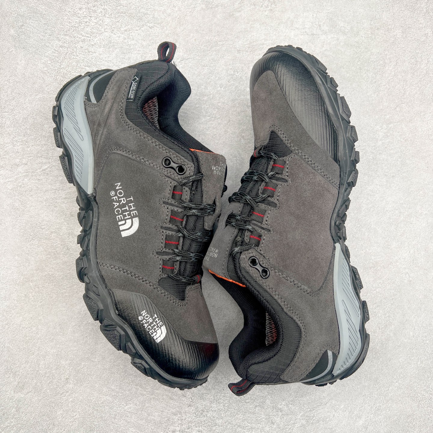 图片[3]-The North Face 北面 乐斯菲斯户外运动休闲登山鞋越野徒步鞋 广东大厂品质 面料采用进口磨砂牛皮 鞋底采用Vibram黄金大底 专门为鞋底设计的橡胶以出色的耐磨性 良好的防滑性或得不少户外运动爱好者的喜欢 专业户外登山品牌（北面）The North Face自1966年创立，由两位热爱登山徒步的年轻登山者于美西旧金山开创，不断透过研发与创新，并且将最先进的技术结合在服装与鞋款设计，生产多种外型帅气且专业能力非常强的户外运动装备而备受欢迎。尺码：40-45（运动鞋码）-选品中心