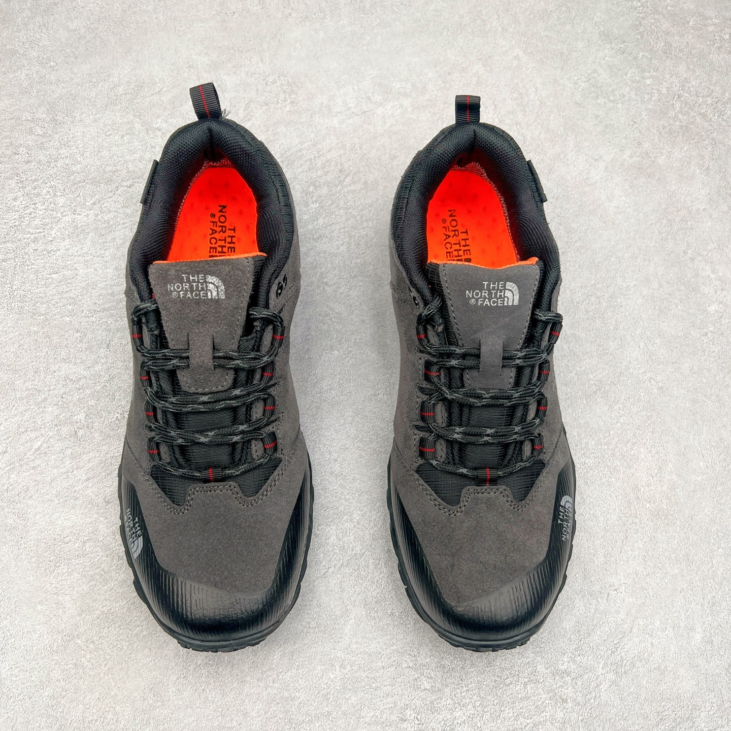 图片[2]-The North Face 北面 乐斯菲斯户外运动休闲登山鞋越野徒步鞋 广东大厂品质 面料采用进口磨砂牛皮 鞋底采用Vibram黄金大底 专门为鞋底设计的橡胶以出色的耐磨性 良好的防滑性或得不少户外运动爱好者的喜欢 专业户外登山品牌（北面）The North Face自1966年创立，由两位热爱登山徒步的年轻登山者于美西旧金山开创，不断透过研发与创新，并且将最先进的技术结合在服装与鞋款设计，生产多种外型帅气且专业能力非常强的户外运动装备而备受欢迎。尺码：40-45（运动鞋码）-选品中心