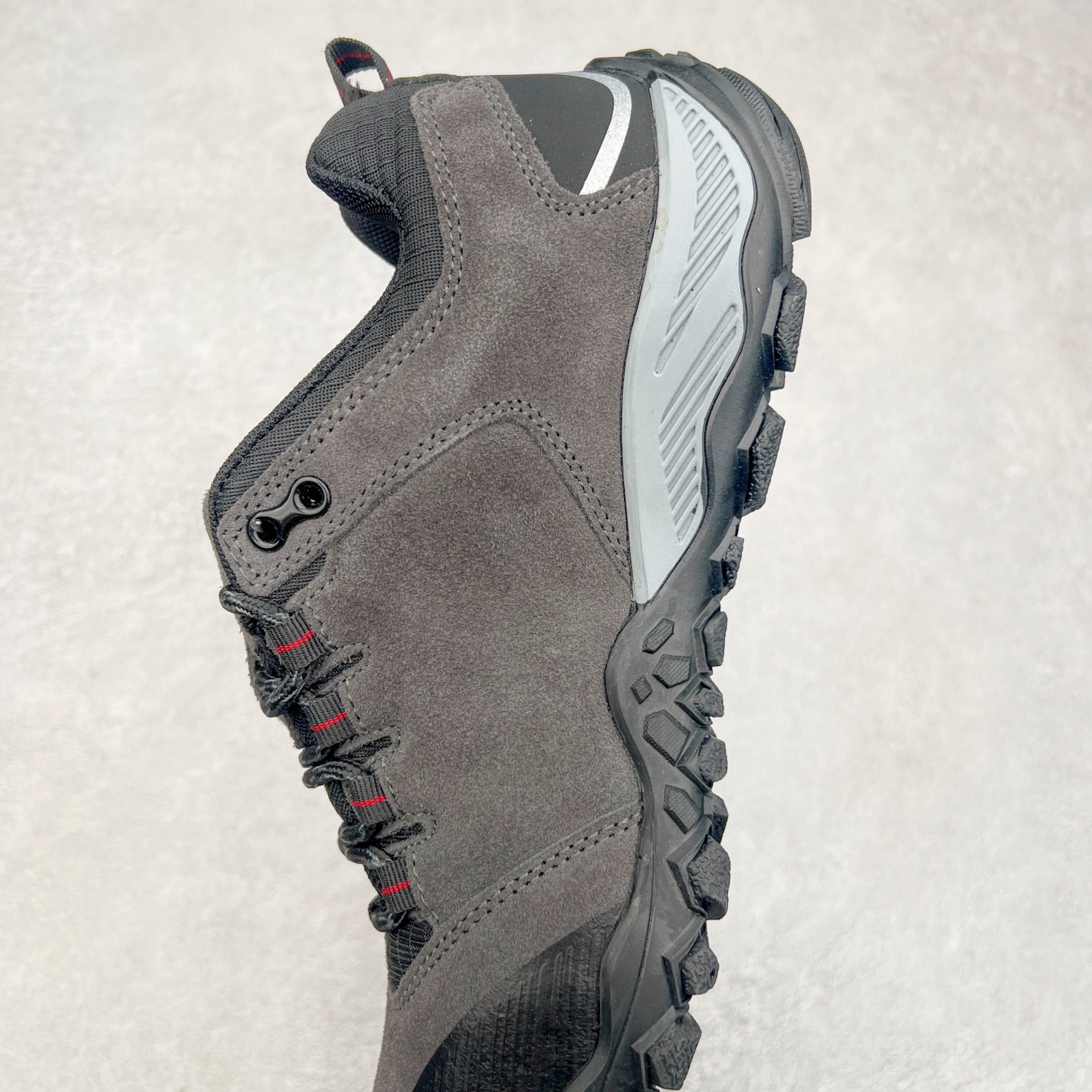 图片[7]-The North Face 北面 乐斯菲斯户外运动休闲登山鞋越野徒步鞋 广东大厂品质 面料采用进口磨砂牛皮 鞋底采用Vibram黄金大底 专门为鞋底设计的橡胶以出色的耐磨性 良好的防滑性或得不少户外运动爱好者的喜欢 专业户外登山品牌（北面）The North Face自1966年创立，由两位热爱登山徒步的年轻登山者于美西旧金山开创，不断透过研发与创新，并且将最先进的技术结合在服装与鞋款设计，生产多种外型帅气且专业能力非常强的户外运动装备而备受欢迎。尺码：40-45（运动鞋码）-选品中心