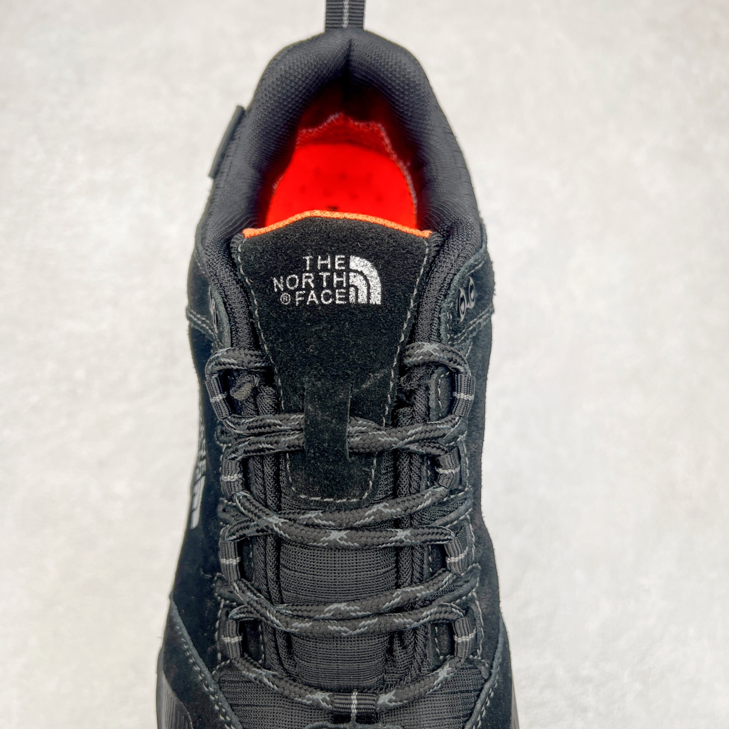 图片[5]-The North Face 北面 乐斯菲斯户外运动休闲登山鞋越野徒步鞋 广东大厂品质 面料采用进口磨砂牛皮 鞋底采用Vibram黄金大底 专门为鞋底设计的橡胶以出色的耐磨性 良好的防滑性或得不少户外运动爱好者的喜欢 专业户外登山品牌（北面）The North Face自1966年创立，由两位热爱登山徒步的年轻登山者于美西旧金山开创，不断透过研发与创新，并且将最先进的技术结合在服装与鞋款设计，生产多种外型帅气且专业能力非常强的户外运动装备而备受欢迎。尺码：40-45（运动鞋码）-选品中心