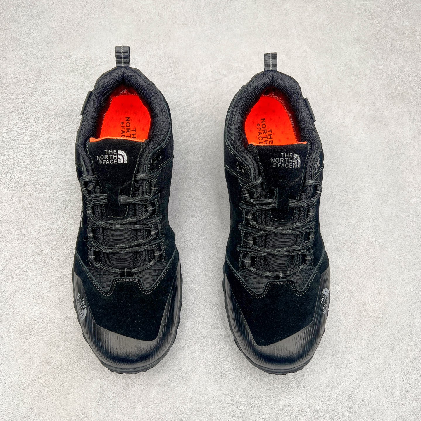 图片[2]-The North Face 北面 乐斯菲斯户外运动休闲登山鞋越野徒步鞋 广东大厂品质 面料采用进口磨砂牛皮 鞋底采用Vibram黄金大底 专门为鞋底设计的橡胶以出色的耐磨性 良好的防滑性或得不少户外运动爱好者的喜欢 专业户外登山品牌（北面）The North Face自1966年创立，由两位热爱登山徒步的年轻登山者于美西旧金山开创，不断透过研发与创新，并且将最先进的技术结合在服装与鞋款设计，生产多种外型帅气且专业能力非常强的户外运动装备而备受欢迎。尺码：40-45（运动鞋码）-选品中心