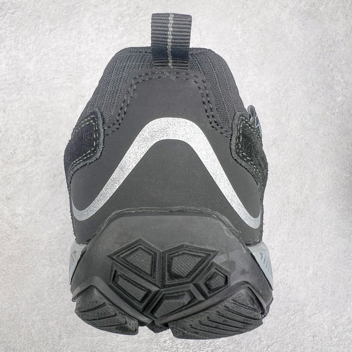 图片[8]-The North Face 北面 乐斯菲斯户外运动休闲登山鞋越野徒步鞋 广东大厂品质 面料采用进口磨砂牛皮 鞋底采用Vibram黄金大底 专门为鞋底设计的橡胶以出色的耐磨性 良好的防滑性或得不少户外运动爱好者的喜欢 专业户外登山品牌（北面）The North Face自1966年创立，由两位热爱登山徒步的年轻登山者于美西旧金山开创，不断透过研发与创新，并且将最先进的技术结合在服装与鞋款设计，生产多种外型帅气且专业能力非常强的户外运动装备而备受欢迎。尺码：40-45（运动鞋码）-选品中心