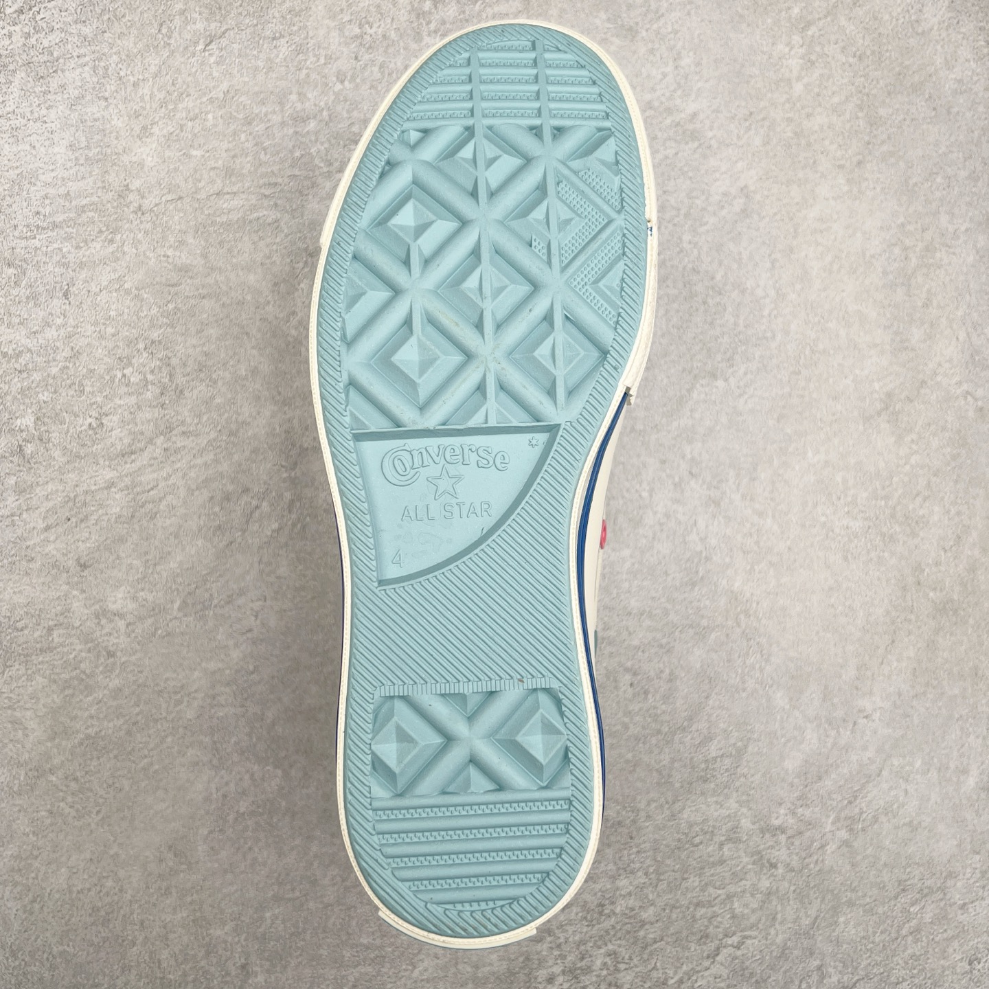 图片[9]-春夏新款只为你″星\\\”动鸳鸯鞋 Converse Chuck 1970s 五星缝线白粉蓝鸳鸯 五星图案 风格清新 鞋身星星图案一边白色帆布粉围条 一边白色帆布蓝围条 轻松吸睛 货号：A15744C 尺码：35 36 36.5 37 37.5 38 39 39.5 40 41 41.5 42 42.5 43 44-选品中心