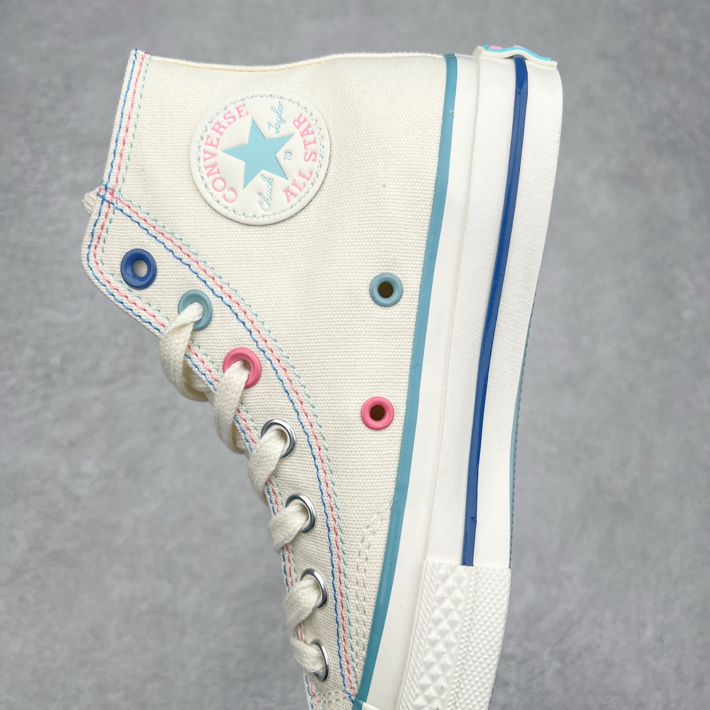 图片[7]-春夏新款只为你″星\\\”动鸳鸯鞋 Converse Chuck 1970s 五星缝线白粉蓝鸳鸯 五星图案 风格清新 鞋身星星图案一边白色帆布粉围条 一边白色帆布蓝围条 轻松吸睛 货号：A15744C 尺码：35 36 36.5 37 37.5 38 39 39.5 40 41 41.5 42 42.5 43 44-选品中心