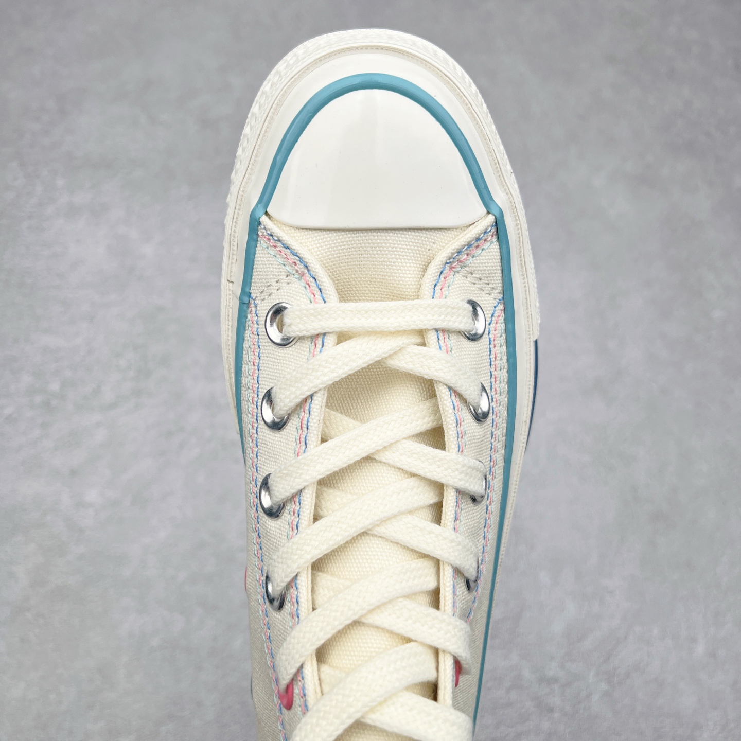 图片[4]-春夏新款只为你″星\\\”动鸳鸯鞋 Converse Chuck 1970s 五星缝线白粉蓝鸳鸯 五星图案 风格清新 鞋身星星图案一边白色帆布粉围条 一边白色帆布蓝围条 轻松吸睛 货号：A15744C 尺码：35 36 36.5 37 37.5 38 39 39.5 40 41 41.5 42 42.5 43 44-选品中心