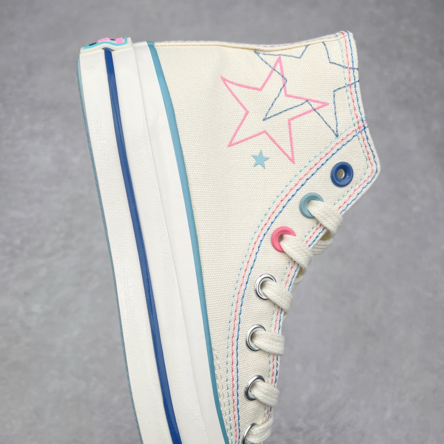 图片[6]-春夏新款只为你″星\\\”动鸳鸯鞋 Converse Chuck 1970s 五星缝线白粉蓝鸳鸯 五星图案 风格清新 鞋身星星图案一边白色帆布粉围条 一边白色帆布蓝围条 轻松吸睛 货号：A15744C 尺码：35 36 36.5 37 37.5 38 39 39.5 40 41 41.5 42 42.5 43 44-选品中心