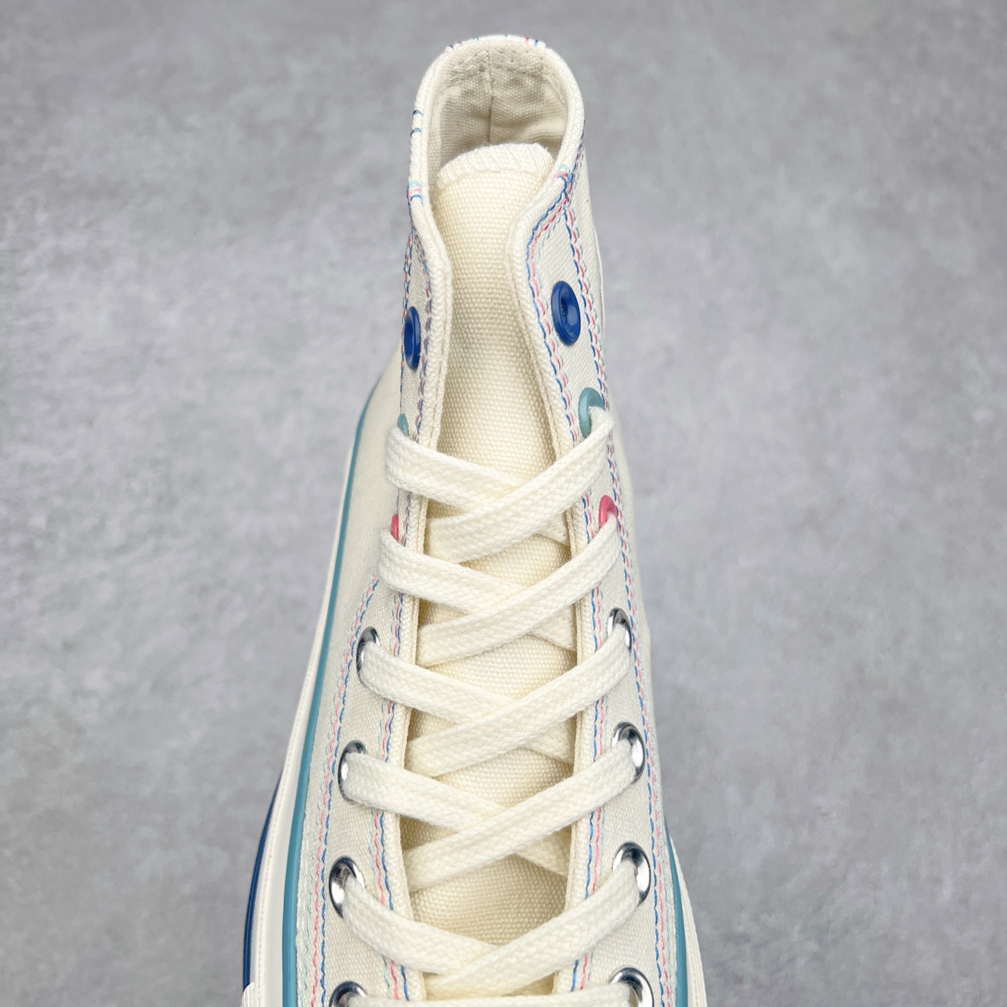 图片[5]-春夏新款只为你″星\\\”动鸳鸯鞋 Converse Chuck 1970s 五星缝线白粉蓝鸳鸯 五星图案 风格清新 鞋身星星图案一边白色帆布粉围条 一边白色帆布蓝围条 轻松吸睛 货号：A15744C 尺码：35 36 36.5 37 37.5 38 39 39.5 40 41 41.5 42 42.5 43 44-选品中心