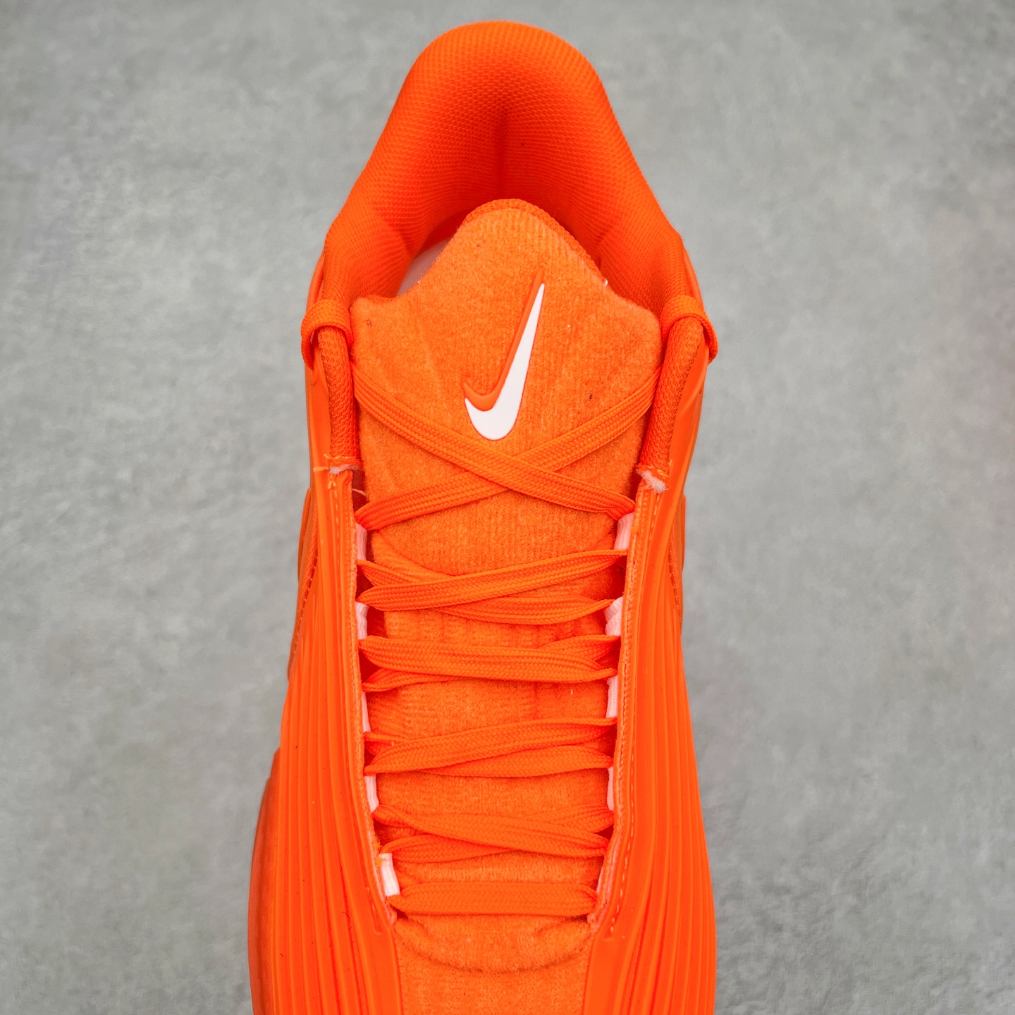 图片[5]-NK G.T. Cut 3.0 EP GT3代实战篮球鞋 DJ6015-108 该鞋款采用出众回弹设计 为切入、转向和移步篮筐提供出色的能量回馈 回弹性能带来弹力充沛的迈步体验 助你爆发疾速 全掌型 ZoomX 泡绵 缔造弹力出众的轻盈迈步体验 助你在比赛升温时能够急速快攻 驰骋全场 鞋面绳线与鞋带相结合 有助稳固前足 后跟搭配加垫鞋口 为脚踝营造舒适稳固感受 全掌型 ZoomX 泡绵 能够带来出众的能量回馈 前足外侧采用精巧塑料覆面 在瞬间爆发时提供稳固脚感 尺码：40 40.5 41 42 42.5 43 44 44.5 45 46-选品中心