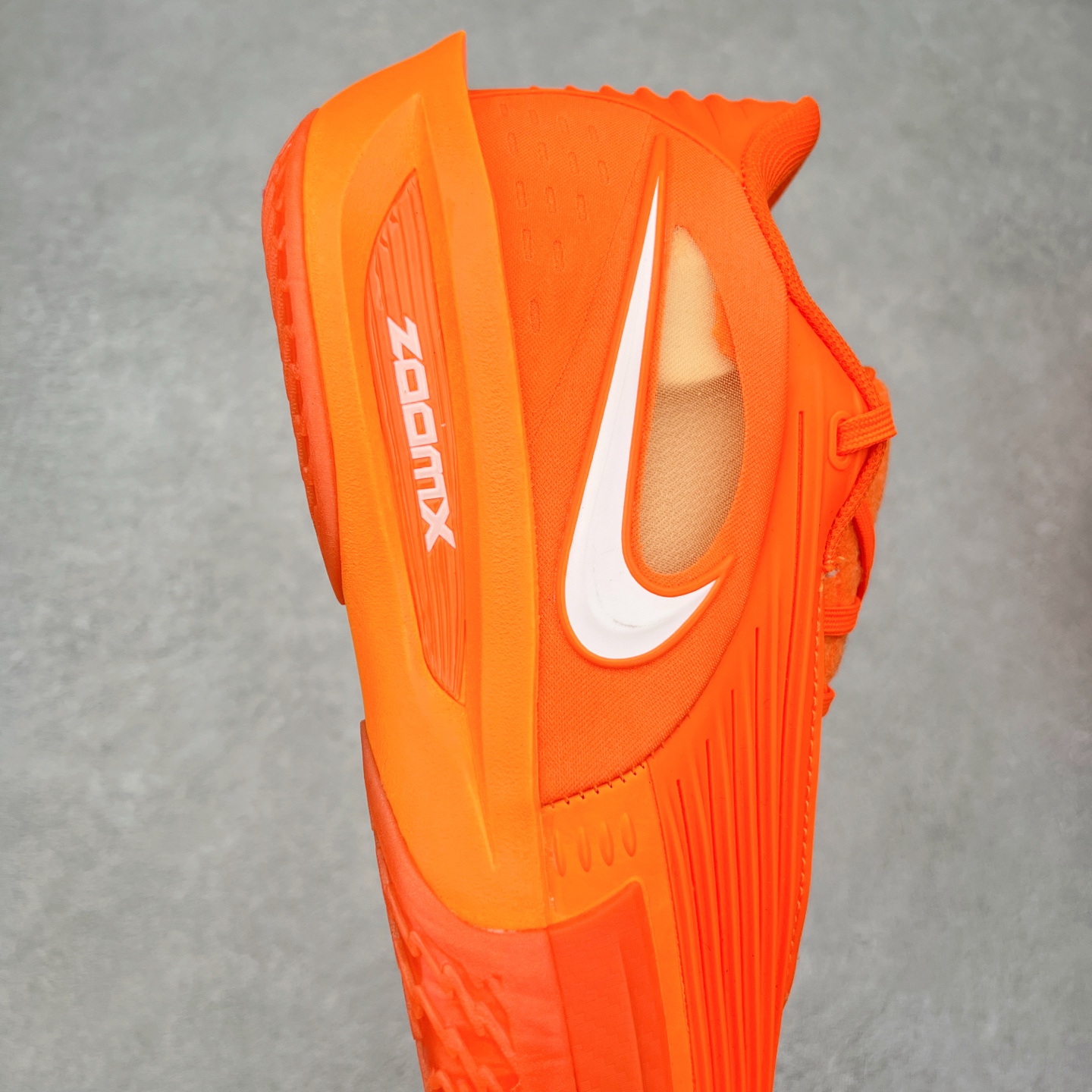 图片[6]-NK G.T. Cut 3.0 EP GT3代实战篮球鞋 DJ6015-108 该鞋款采用出众回弹设计 为切入、转向和移步篮筐提供出色的能量回馈 回弹性能带来弹力充沛的迈步体验 助你爆发疾速 全掌型 ZoomX 泡绵 缔造弹力出众的轻盈迈步体验 助你在比赛升温时能够急速快攻 驰骋全场 鞋面绳线与鞋带相结合 有助稳固前足 后跟搭配加垫鞋口 为脚踝营造舒适稳固感受 全掌型 ZoomX 泡绵 能够带来出众的能量回馈 前足外侧采用精巧塑料覆面 在瞬间爆发时提供稳固脚感 尺码：40 40.5 41 42 42.5 43 44 44.5 45 46-选品中心