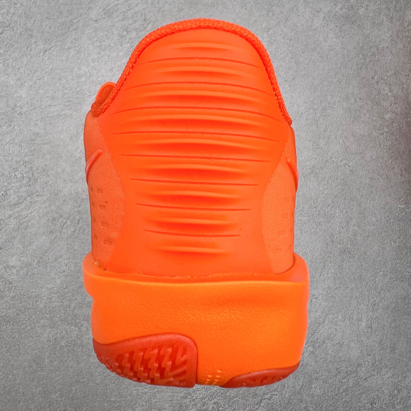 图片[8]-NK G.T. Cut 3.0 EP GT3代实战篮球鞋 DJ6015-108 该鞋款采用出众回弹设计 为切入、转向和移步篮筐提供出色的能量回馈 回弹性能带来弹力充沛的迈步体验 助你爆发疾速 全掌型 ZoomX 泡绵 缔造弹力出众的轻盈迈步体验 助你在比赛升温时能够急速快攻 驰骋全场 鞋面绳线与鞋带相结合 有助稳固前足 后跟搭配加垫鞋口 为脚踝营造舒适稳固感受 全掌型 ZoomX 泡绵 能够带来出众的能量回馈 前足外侧采用精巧塑料覆面 在瞬间爆发时提供稳固脚感 尺码：40 40.5 41 42 42.5 43 44 44.5 45 46-选品中心