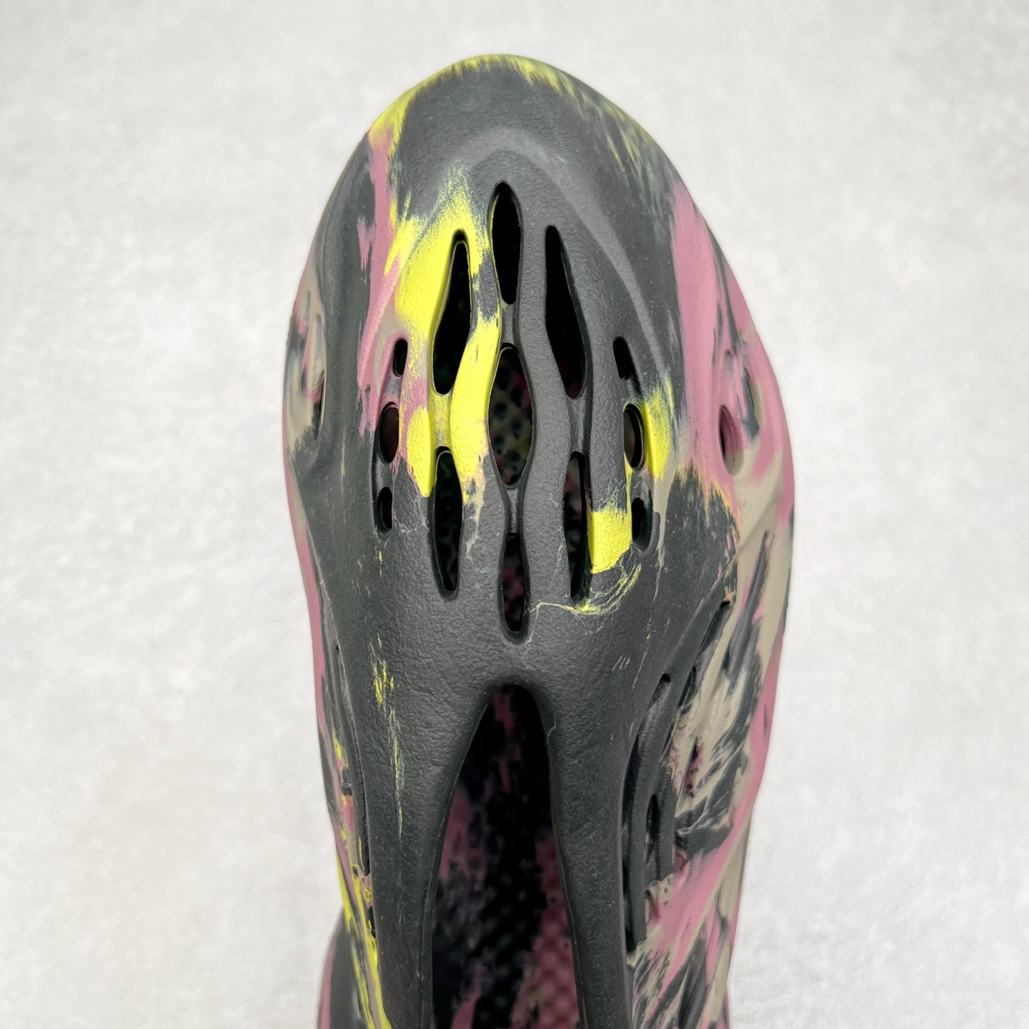 图片[4]-＃奥莱Zp订单福利 YEEZY 椰子拖鞋/洞洞鞋 史诗级福利 超值回馈捡漏 买到就是赚 真白菜价 好好把握 工厂清仓处理 zp专柜 直播间399 499一样的东西 帮你极致省钱 同源公司EVA粒子环保塑料 原厂指令配方 弹性卡色均保持原鞋一致 匠心打造 采用原厂进口MD全套模具打造 全套原楦头 鞋口弧度大小 鞋面色泽质感同步原鞋 LOGO内侧钢印清晰工整 原厂定制原标 同比ZP 符合人体设计 独家开发至50.5码 尺码：36 37 38 39 40.5 42 43 44.5 46 47 48.5 50.5-选品中心