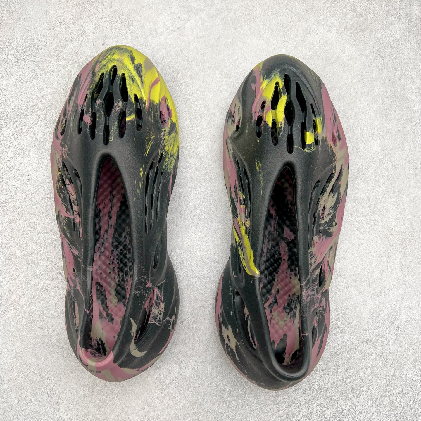 图片[3]-＃奥莱Zp订单福利 YEEZY 椰子拖鞋/洞洞鞋 史诗级福利 超值回馈捡漏 买到就是赚 真白菜价 好好把握 工厂清仓处理 zp专柜 直播间399 499一样的东西 帮你极致省钱 同源公司EVA粒子环保塑料 原厂指令配方 弹性卡色均保持原鞋一致 匠心打造 采用原厂进口MD全套模具打造 全套原楦头 鞋口弧度大小 鞋面色泽质感同步原鞋 LOGO内侧钢印清晰工整 原厂定制原标 同比ZP 符合人体设计 独家开发至50.5码 尺码：36 37 38 39 40.5 42 43 44.5 46 47 48.5 50.5-选品中心