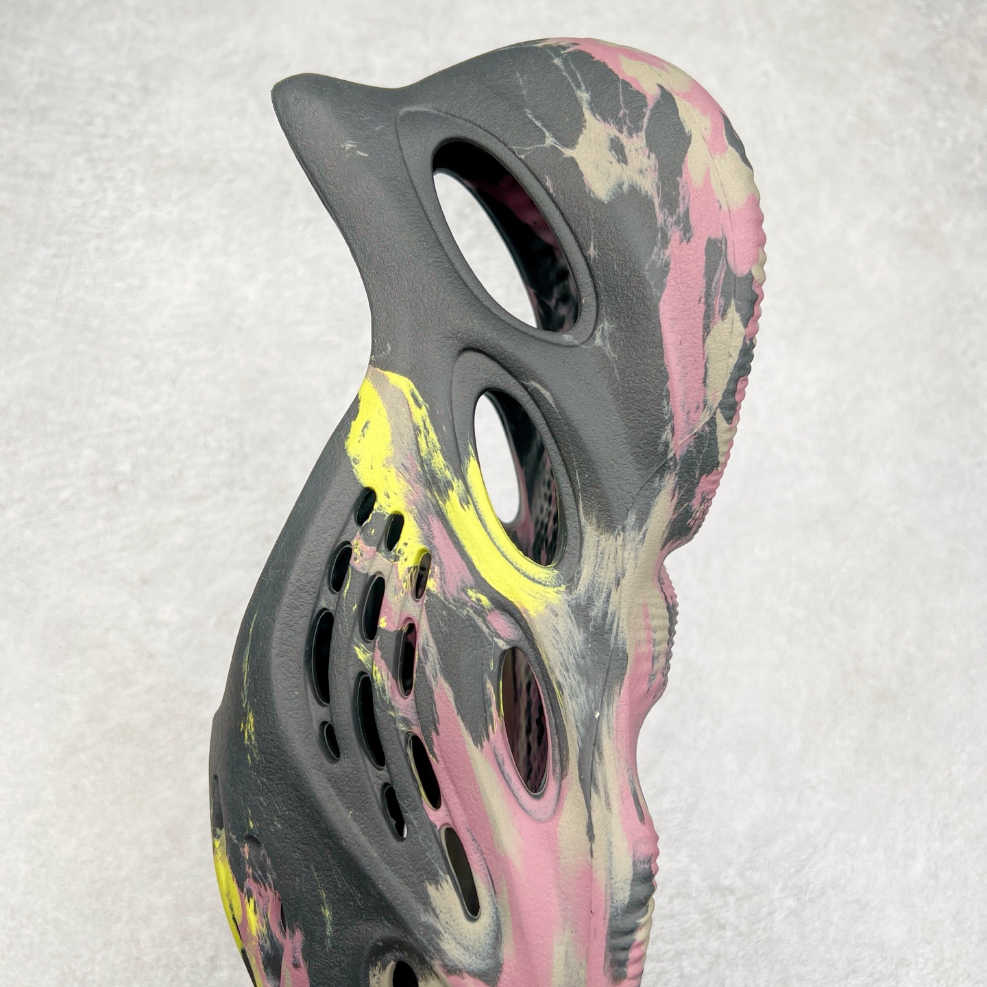 图片[7]-＃奥莱Zp订单福利 YEEZY 椰子拖鞋/洞洞鞋 史诗级福利 超值回馈捡漏 买到就是赚 真白菜价 好好把握 工厂清仓处理 zp专柜 直播间399 499一样的东西 帮你极致省钱 同源公司EVA粒子环保塑料 原厂指令配方 弹性卡色均保持原鞋一致 匠心打造 采用原厂进口MD全套模具打造 全套原楦头 鞋口弧度大小 鞋面色泽质感同步原鞋 LOGO内侧钢印清晰工整 原厂定制原标 同比ZP 符合人体设计 独家开发至50.5码 尺码：36 37 38 39 40.5 42 43 44.5 46 47 48.5 50.5-选品中心