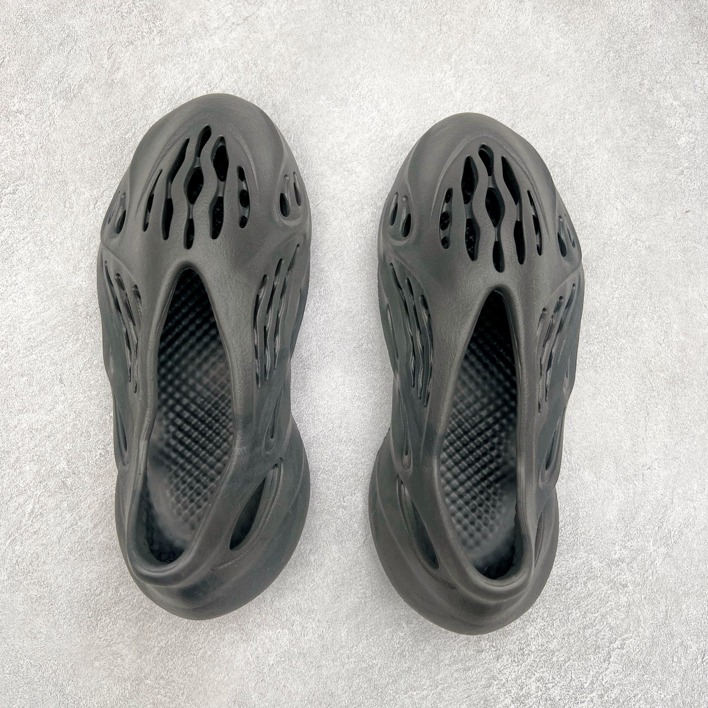 图片[3]-＃奥莱Zp订单福利 YEEZY 椰子拖鞋/洞洞鞋 史诗级福利 超值回馈捡漏 买到就是赚 真白菜价 好好把握 工厂清仓处理 zp专柜 直播间399 499一样的东西 帮你极致省钱 同源公司EVA粒子环保塑料 原厂指令配方 弹性卡色均保持原鞋一致 匠心打造 采用原厂进口MD全套模具打造 全套原楦头 鞋口弧度大小 鞋面色泽质感同步原鞋 LOGO内侧钢印清晰工整 原厂定制原标 同比ZP 符合人体设计 独家开发至50.5码 尺码：36 37 38 39 40.5 42 43 44.5 46 47 48.5 50.5-选品中心