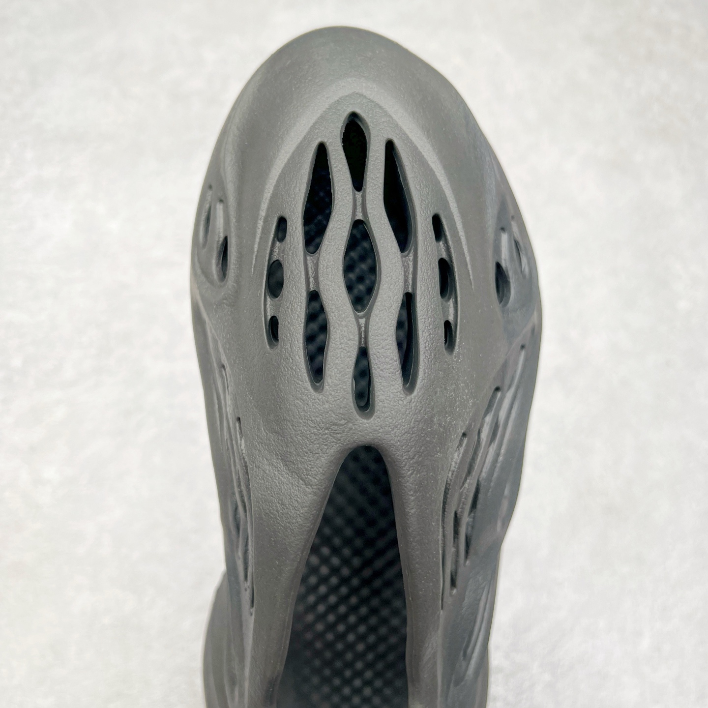 图片[4]-＃奥莱Zp订单福利 YEEZY 椰子拖鞋/洞洞鞋 史诗级福利 超值回馈捡漏 买到就是赚 真白菜价 好好把握 工厂清仓处理 zp专柜 直播间399 499一样的东西 帮你极致省钱 同源公司EVA粒子环保塑料 原厂指令配方 弹性卡色均保持原鞋一致 匠心打造 采用原厂进口MD全套模具打造 全套原楦头 鞋口弧度大小 鞋面色泽质感同步原鞋 LOGO内侧钢印清晰工整 原厂定制原标 同比ZP 符合人体设计 独家开发至50.5码 尺码：36 37 38 39 40.5 42 43 44.5 46 47 48.5 50.5-选品中心